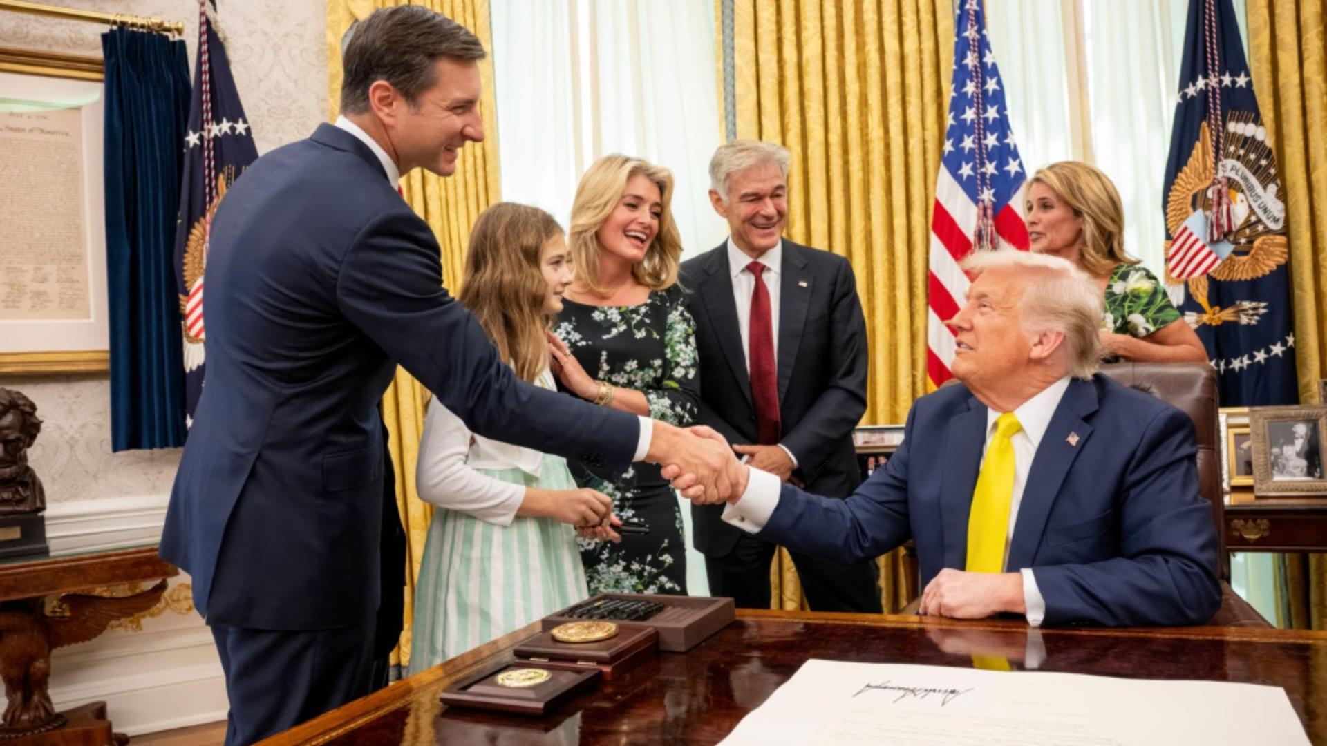 Donald Trump s-a interesat de starea ei, iar Casa Albă a confirmat că aceasta se simte bine. Foto/Profimedia