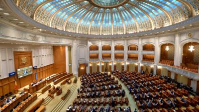 „România Nu Este de Vânzare”: Opoziția depune astăzi, în Parlament, moțiune împotriva Guvernului Bolojan