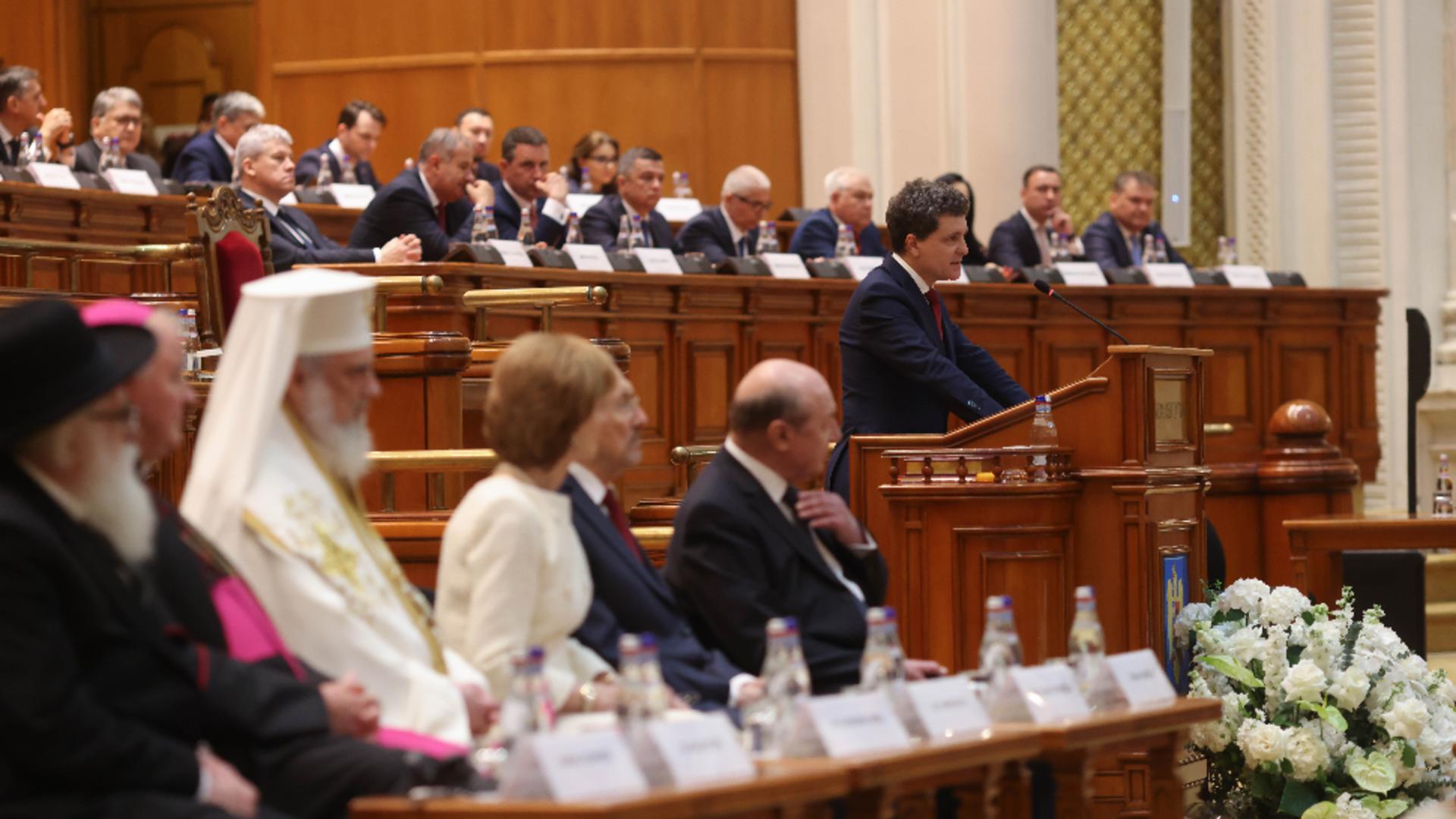 Jocurile lui Traian Băsescu: cum îl influențează pe Nicușor Dan în formarea guvernului