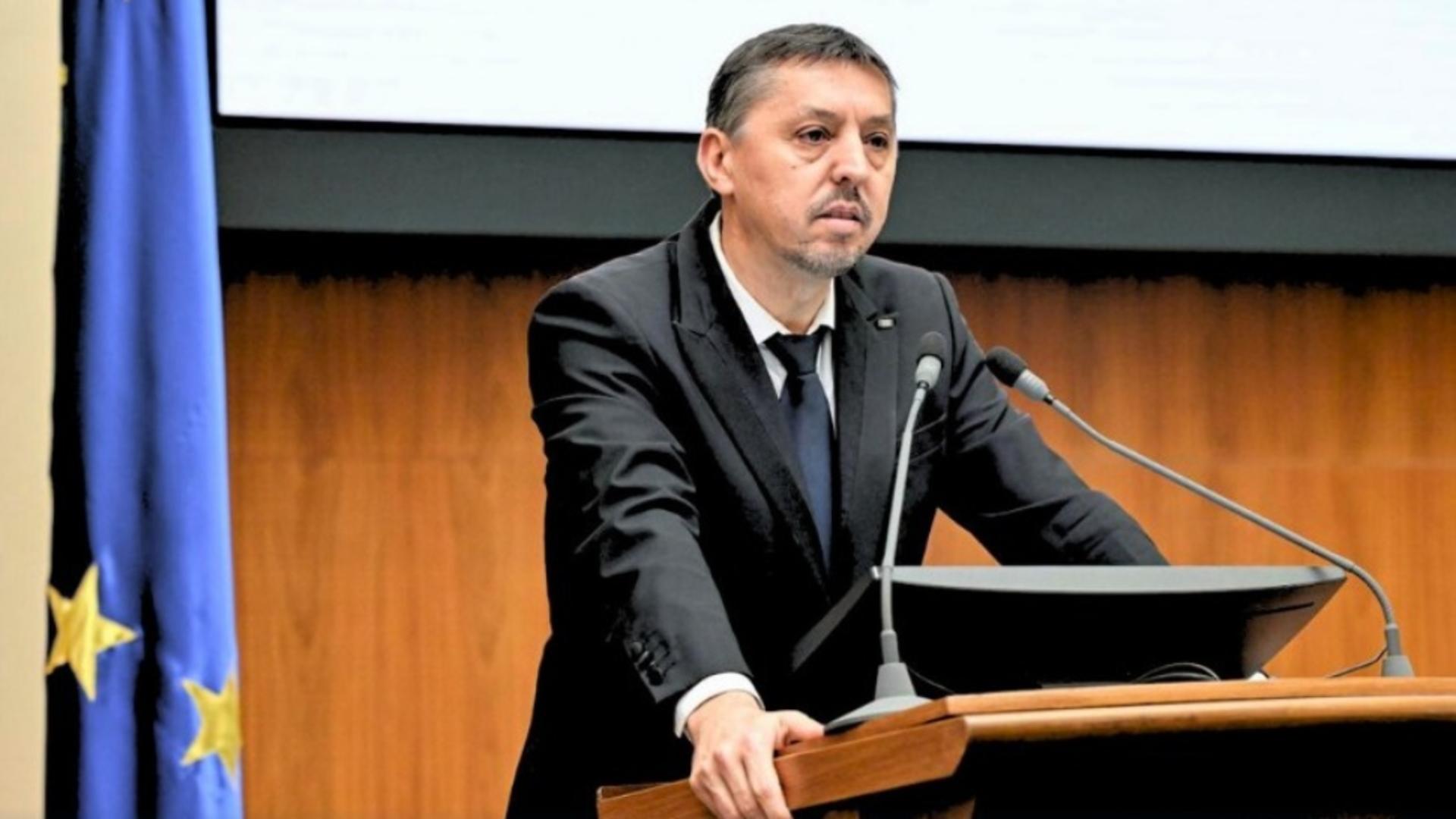 Ministrul Educației a semnat: „Butonu Roșu” devine lege în școli. Foto: Facebook