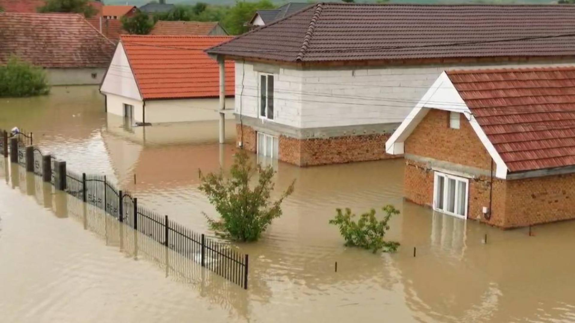 Inundații 2025. Prăpăd și la Boroșneu Mare, în județul Covasna: 120 de case au fost afectate. Imaginile dezastrului/ Meteoplus