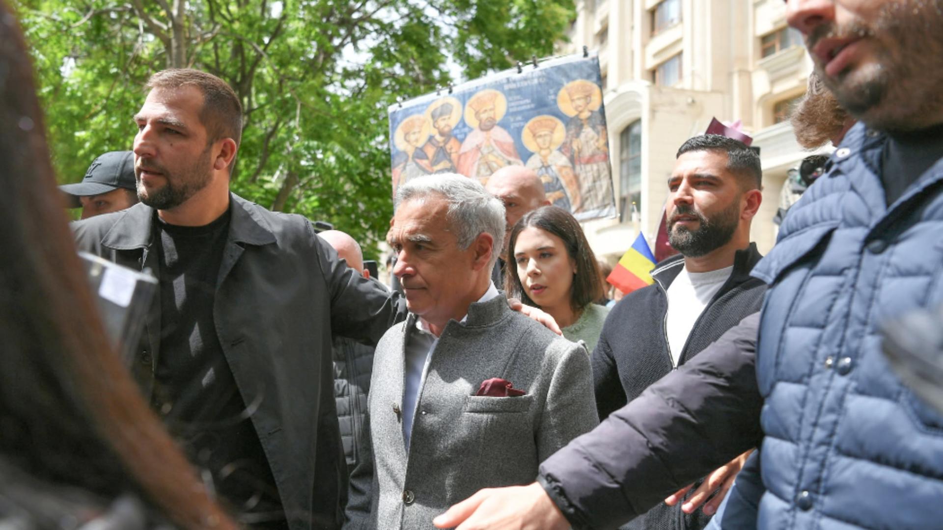 Călin Georgescu a ajuns din nou la Poliție, pentru controlul judiciar. Ce pune la cale sistemul?