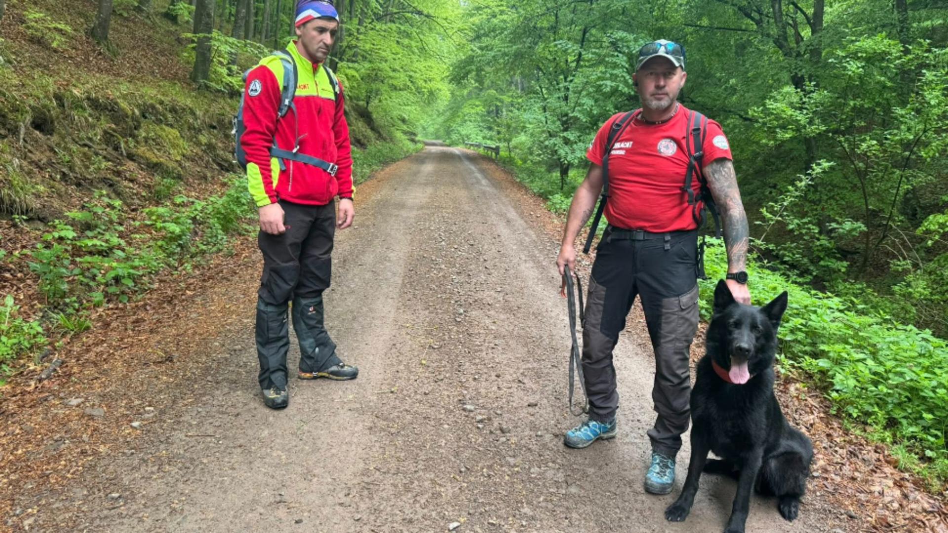 Bătrân dispărut, căutat de salvatorii montani din 3 județe, polițiști, voluntari și unități canine. Bărbatul a fost găsit MORT/Salvamont Brașov