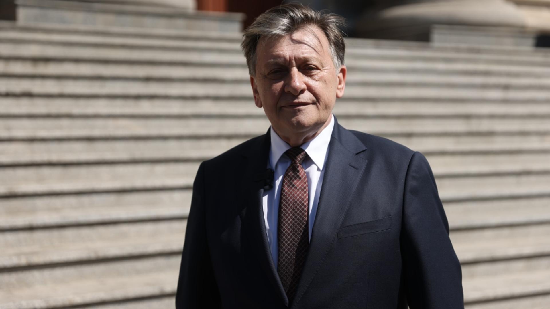 Crin Antonescu, val de ironii la Nicușor și Simion: „În spatele lui Nicușor e Statul Paralel!”