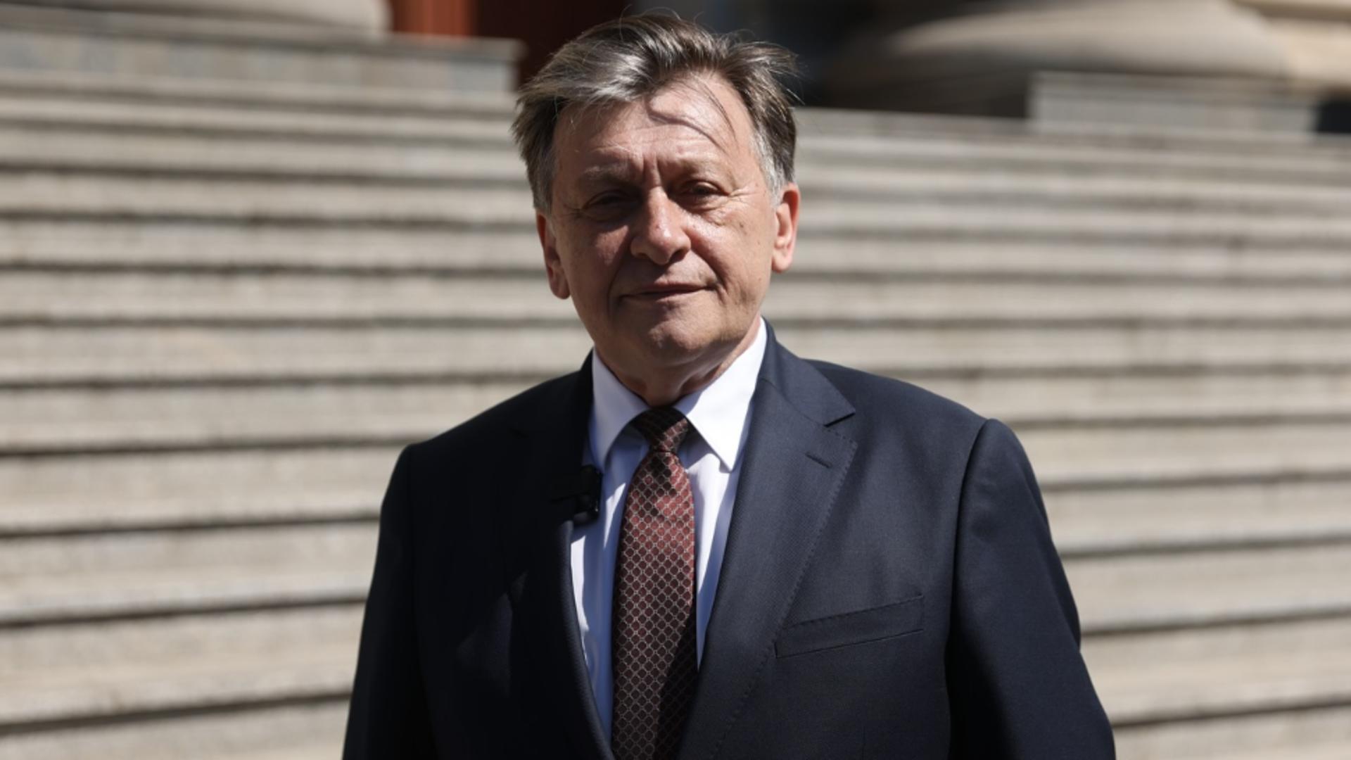 Crin Antonescu, lovitură la Nicușor Dan. Foto: Facebook