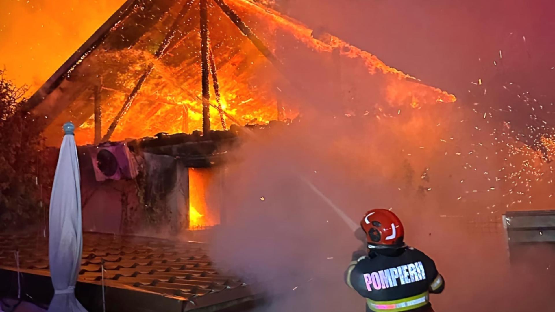 Incendiu devastator în județul Giurgiu: casă distrusă de flăcări în urma unui posibil scurtcircuit
