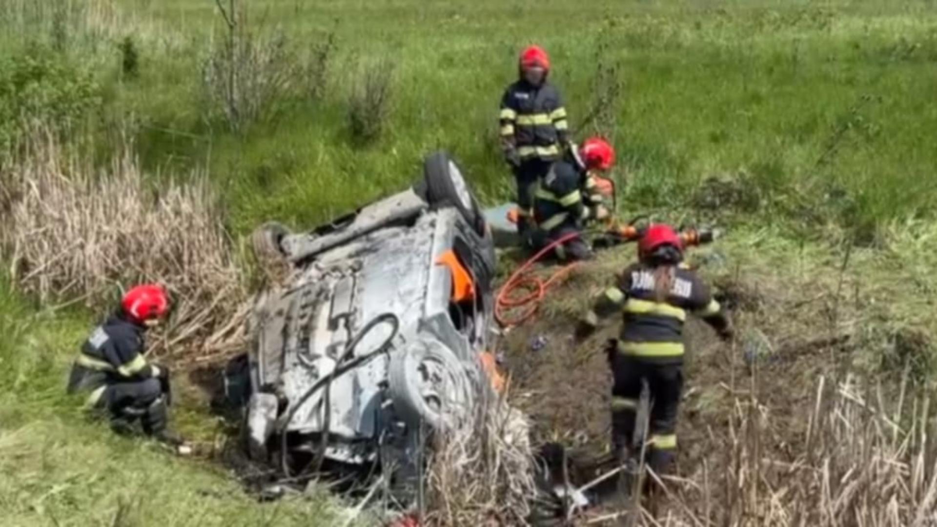 Tragedie pe un drum din județul Cluj: un copil de 12 ani și o femeie au murit pe loc, alți doi pasageri sunt în stare critică