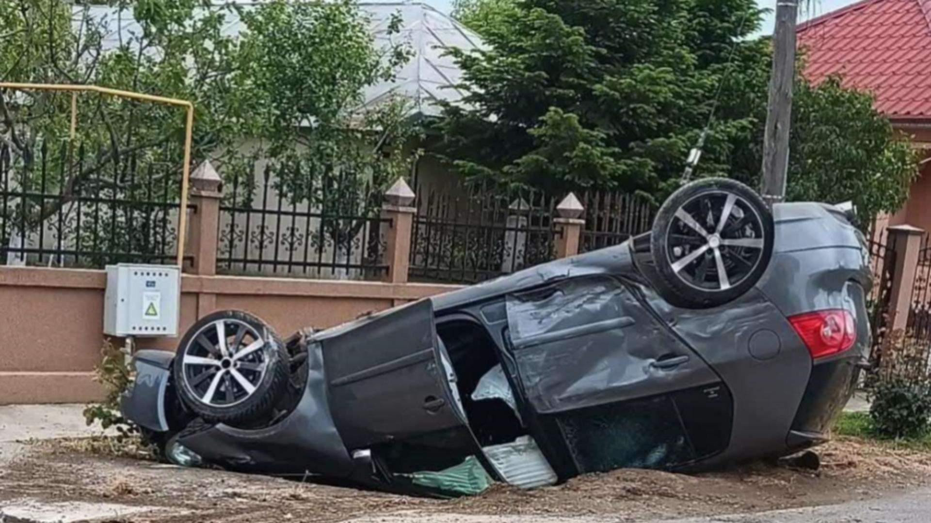 Accident grav în Brăila: victimele sunt un bebeluș de 5 luni și mama sa, după ce o autoutilitară a ignorat semnul „STOP”