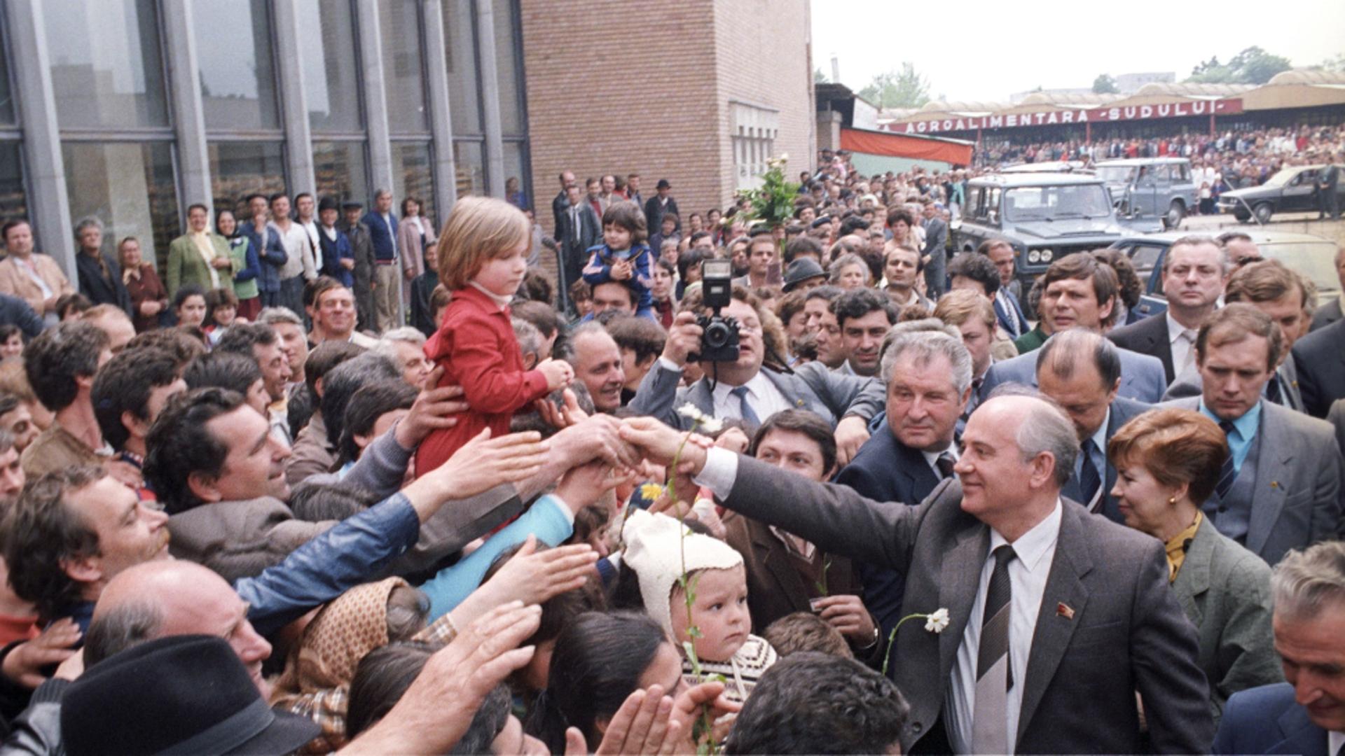 Ceaușescu a fost deranjat de simpatia arătată lui Gorbaciov (Profimedia)