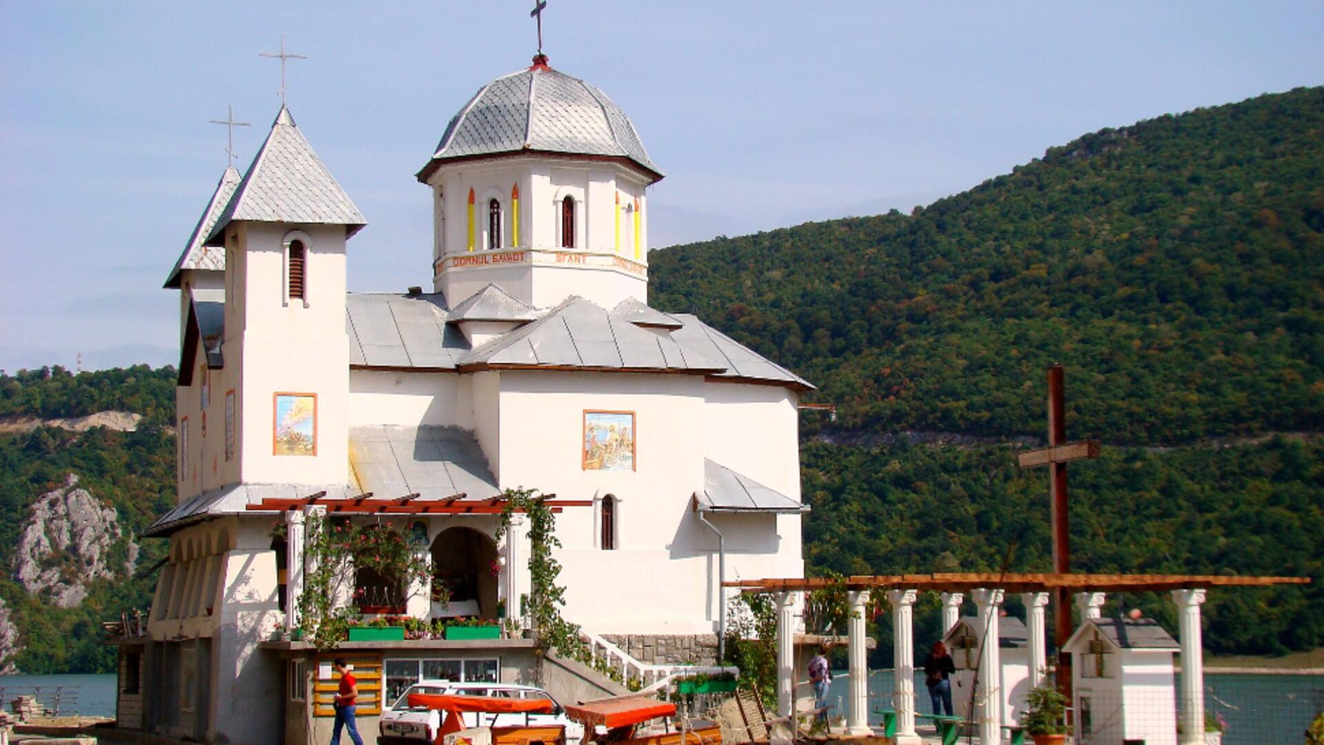 Mănăstirea de sub ape a României, 