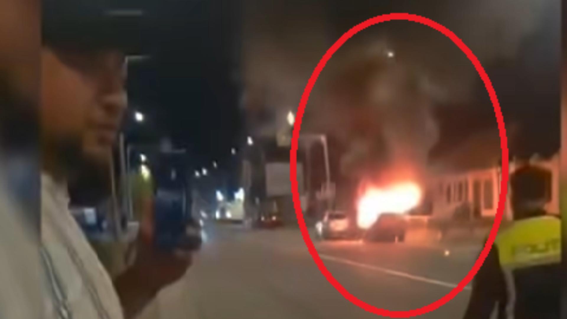 Atac mafiot cu cocktail molotov în plină stradă, la Strehaia! În mașina incendiată se afla o sumă mare de BANI/ Captură video