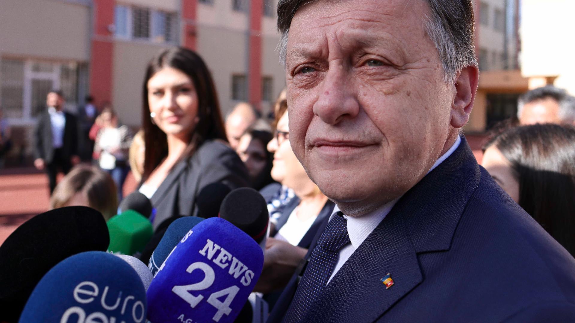 Alegeri prezidențiale 2025. Crin Antonescu: Am votat pentru o Românie unită, puternică și demnă/ Inquam Photos / Octav Ganea