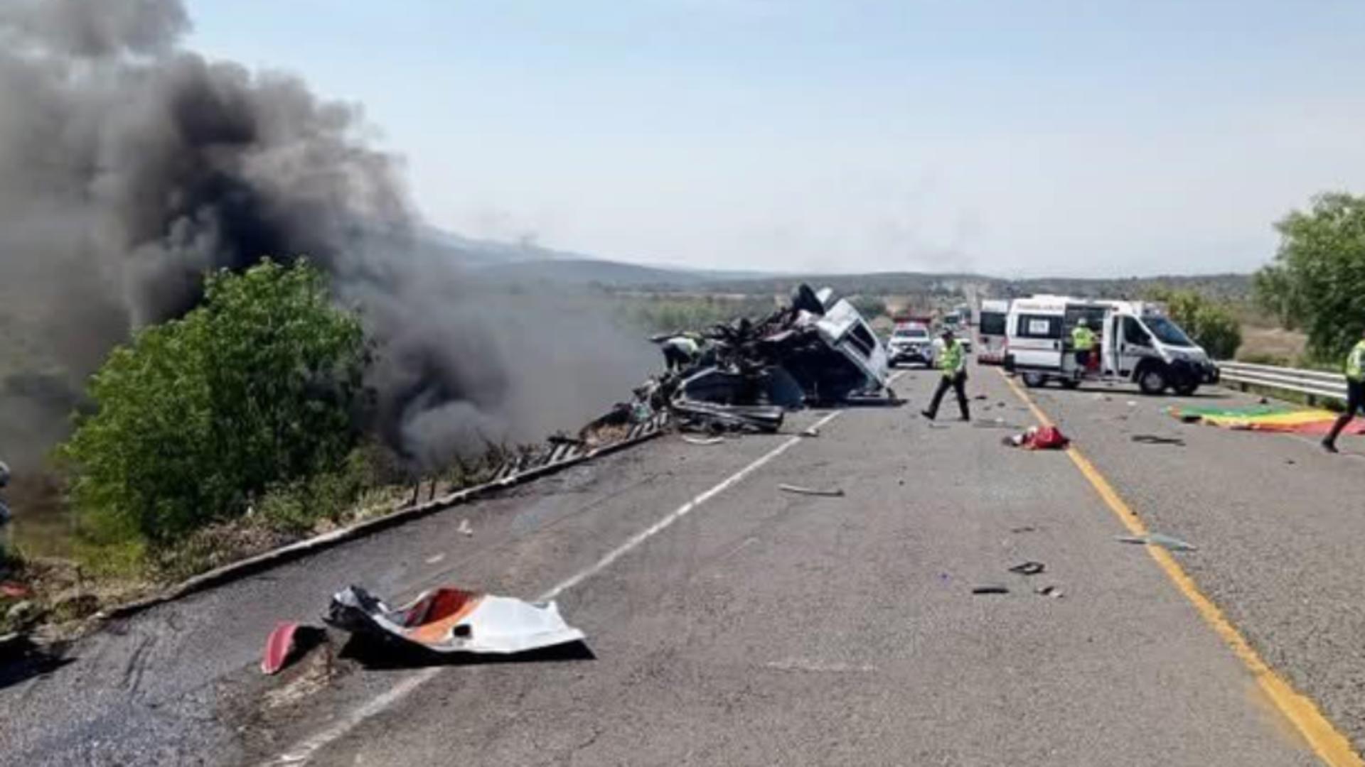 Tragedie rutieră în Mexic: cel puțin 21 de morți într-un accident grav 