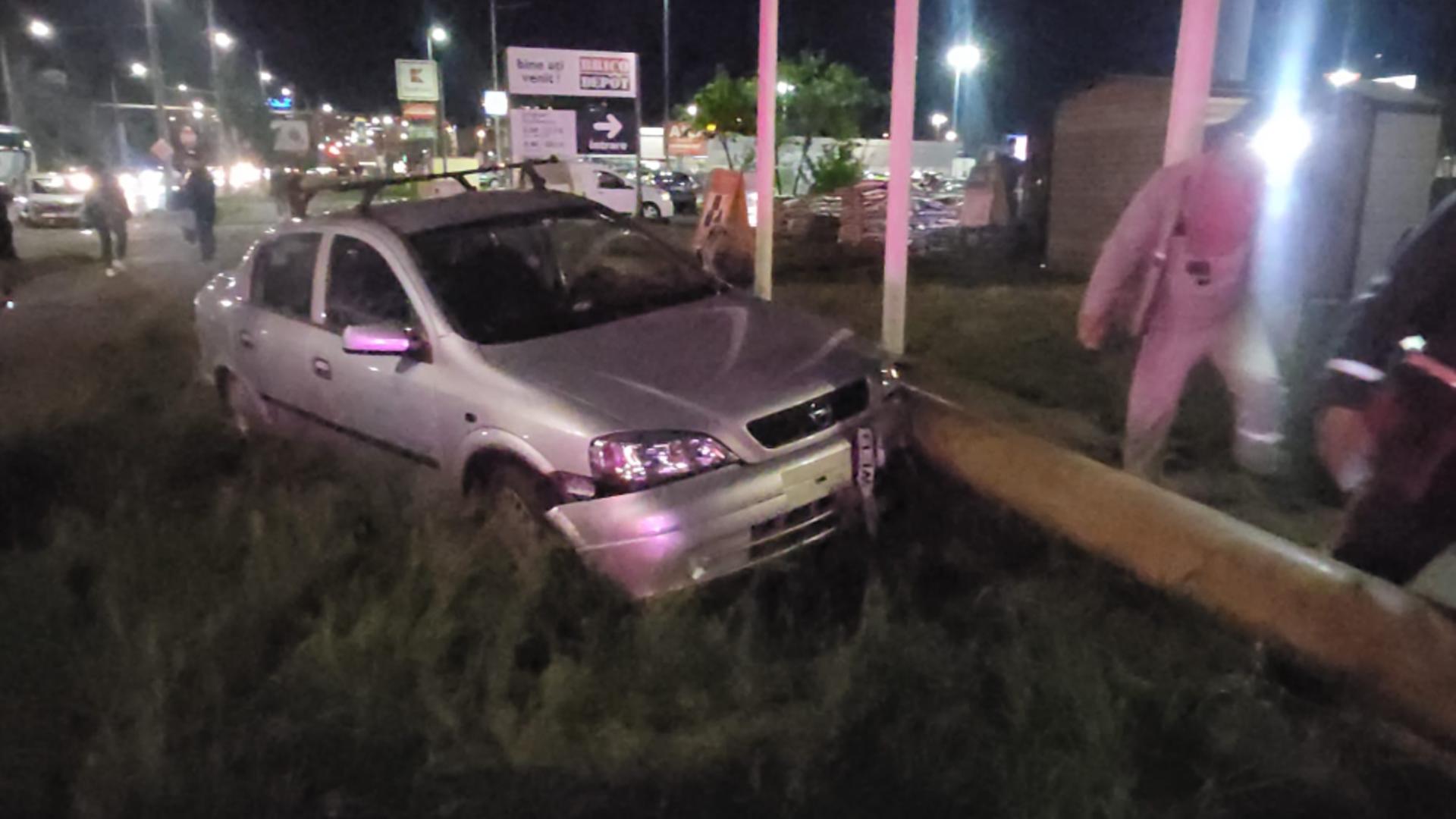 La locul accidentului au venit si echipaje de descarcerare (ZdI)