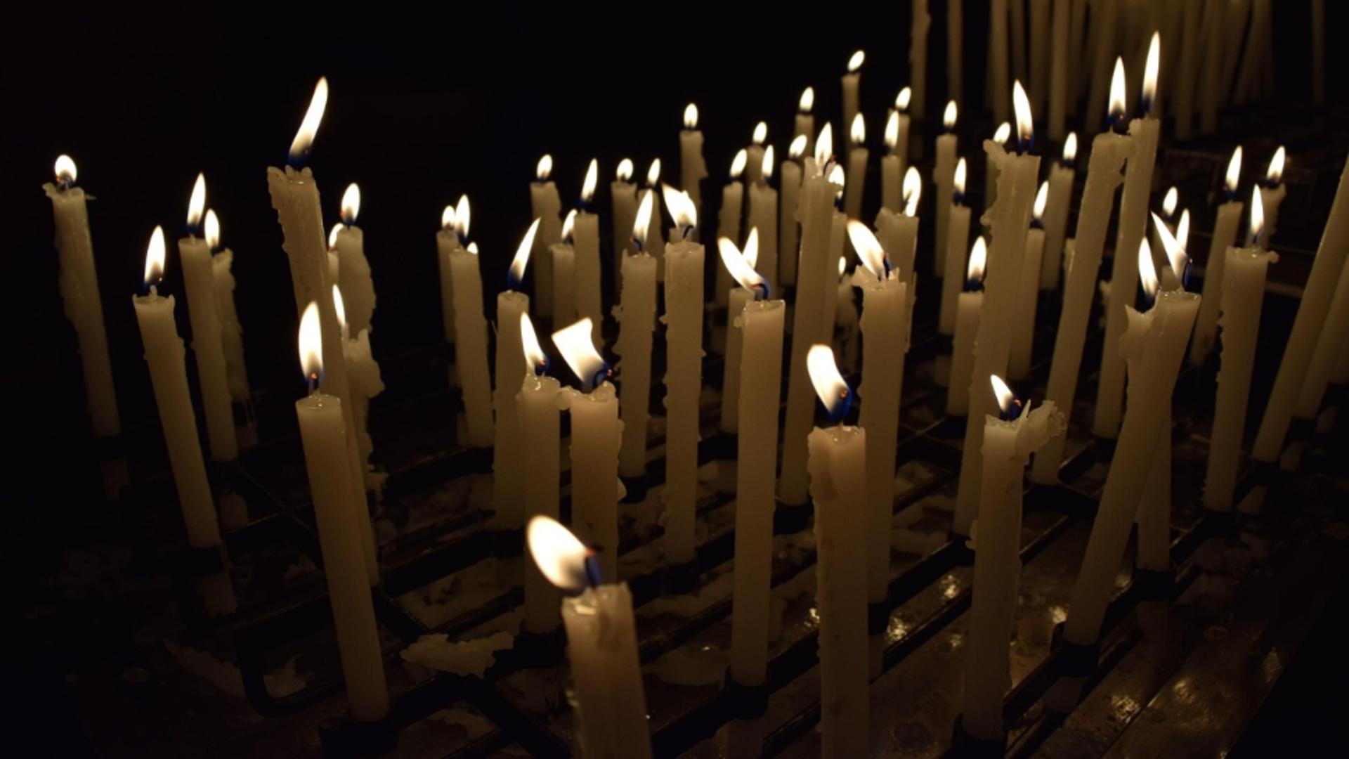 Doliu în lumea scriitorilor. Titanul care a scris primul său roman pe hârtie igienică a încetat din viață