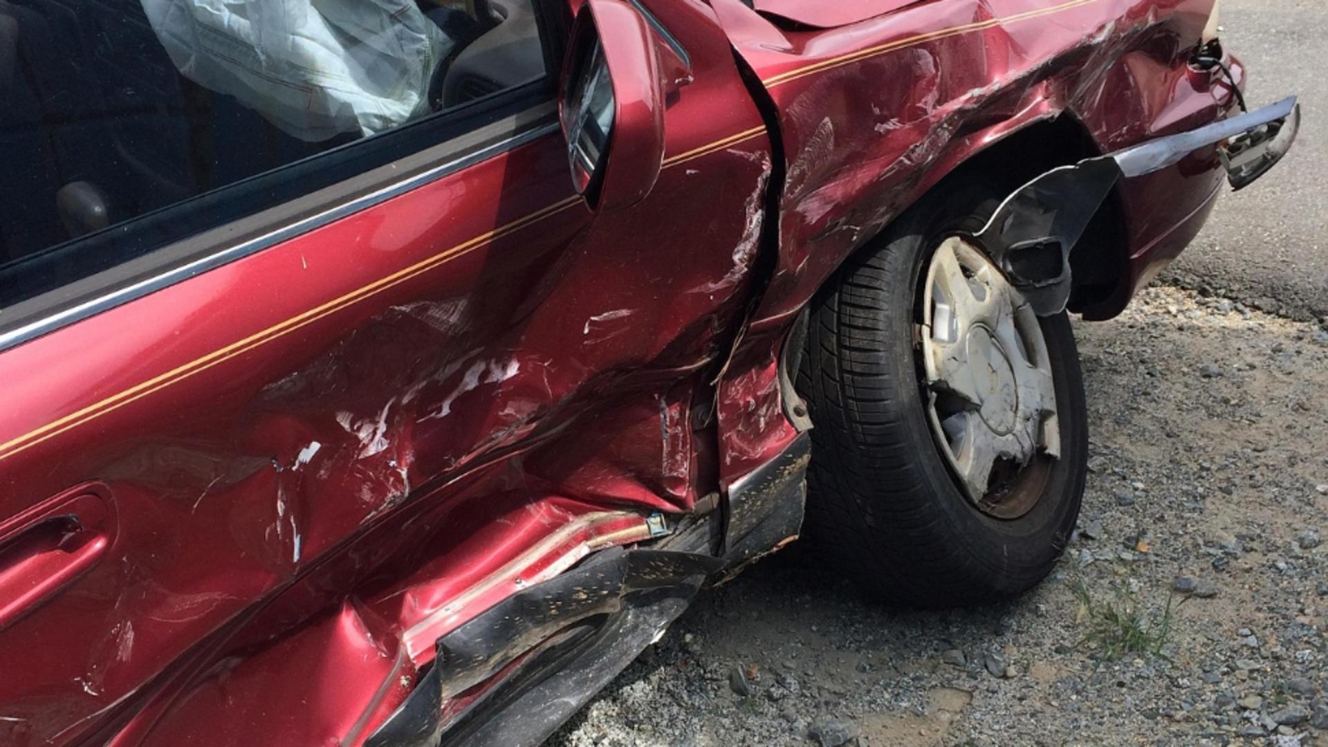 Ce înseamnă când visezi un accident de mașină: simbolurile ascunse din spatele acestui vis