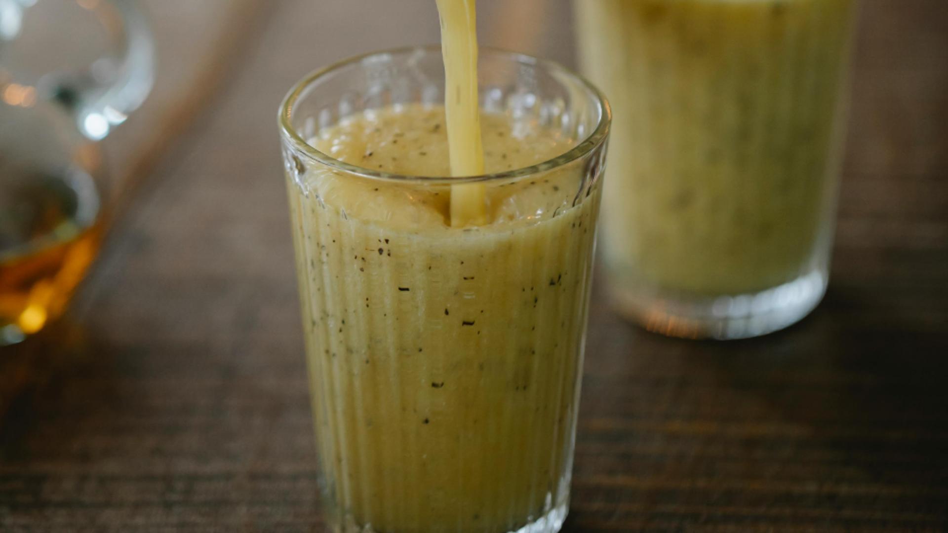 Ce trebuie să bei dacă vrei să ai un abdomen plat? Rețete care te vor scăpa de burta inestetică