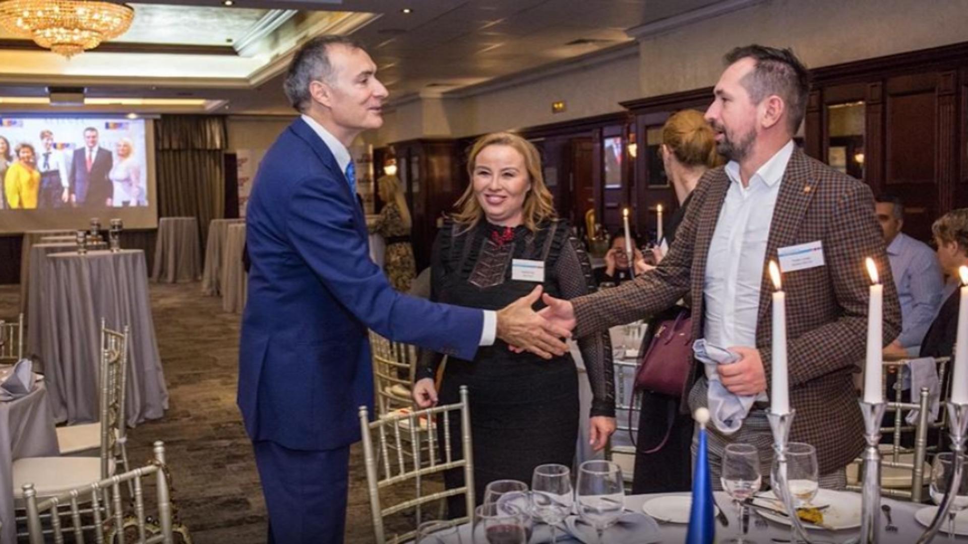 Coldea, bun prieten cu susținătorii lui Nicușor Dan. Foto/Realitatea