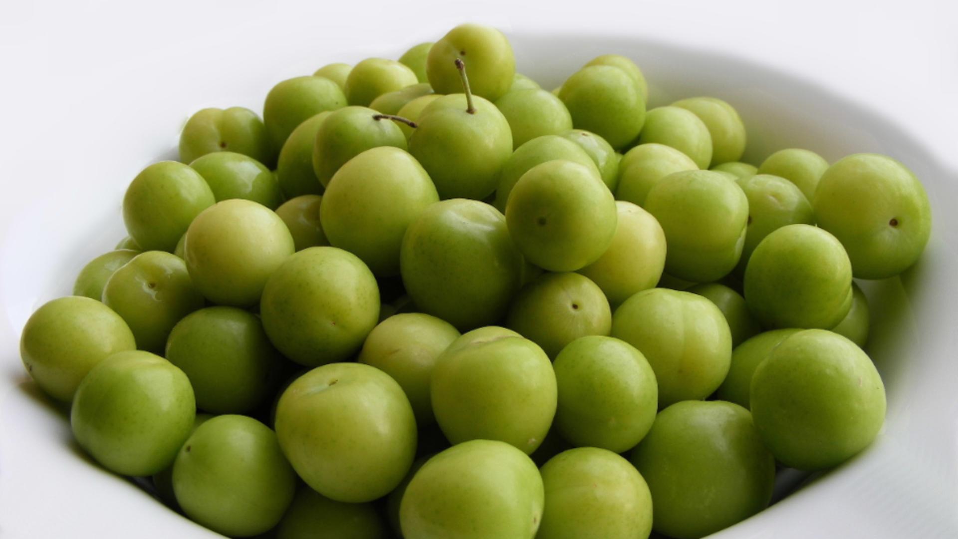 Cum se prepară borșul din corcodușe, vedetele acestei perioade