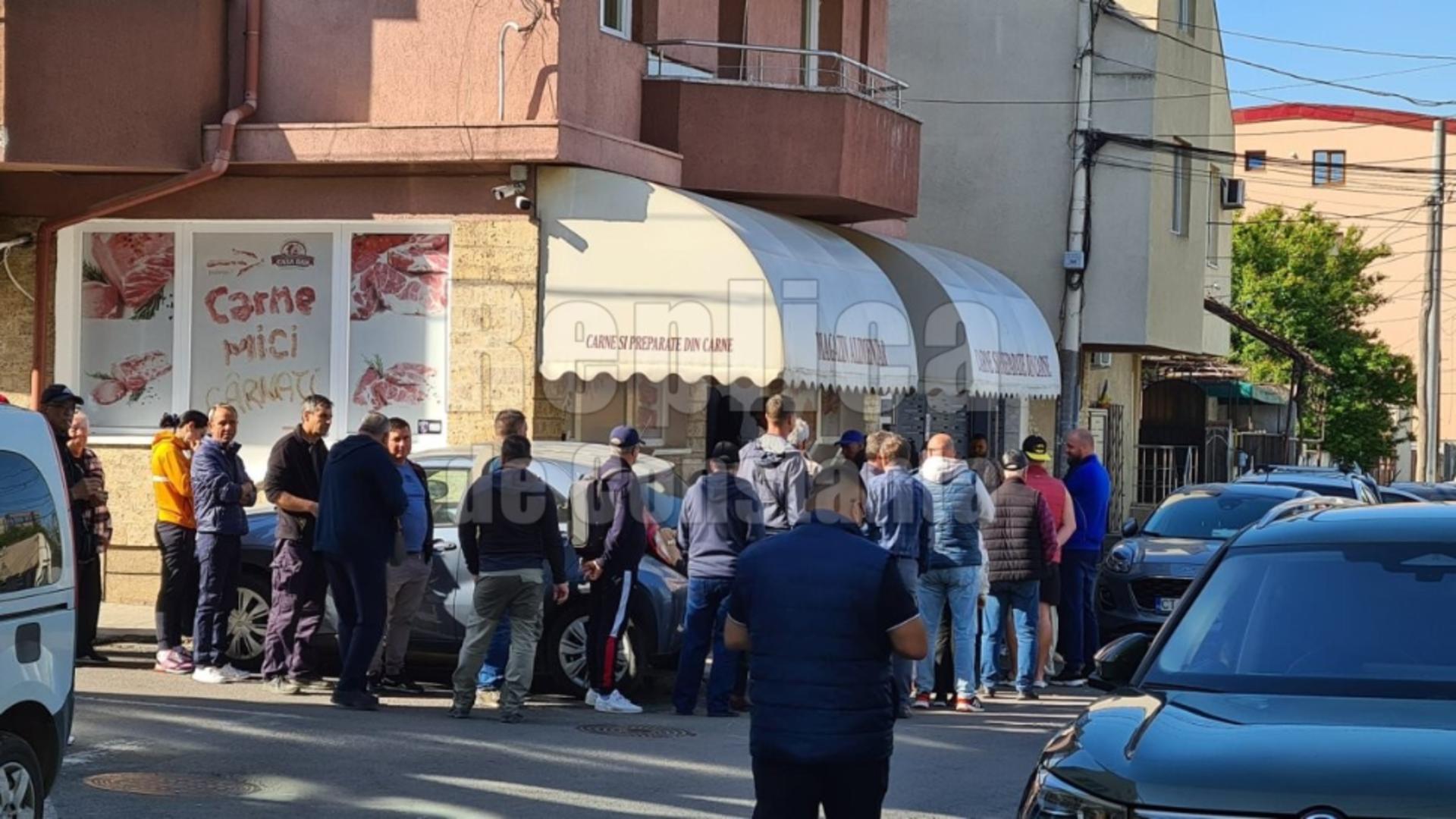 Cozi uriașe la carmangerii, de 1 Mai. Orașul în care oamenii se îmbulzesc la mici și carne mai ceva ca pe vremea comunistă/ Captură foto
