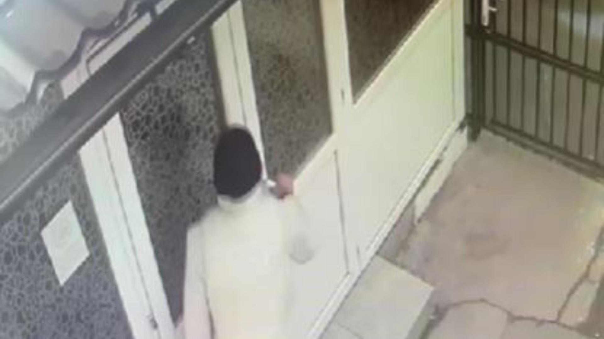 Bărbat reținut după ce a furat bijuteriile de pe mâna unei femei decedate, într-o capelă din București. Bijuteriile au fost duse la amanet