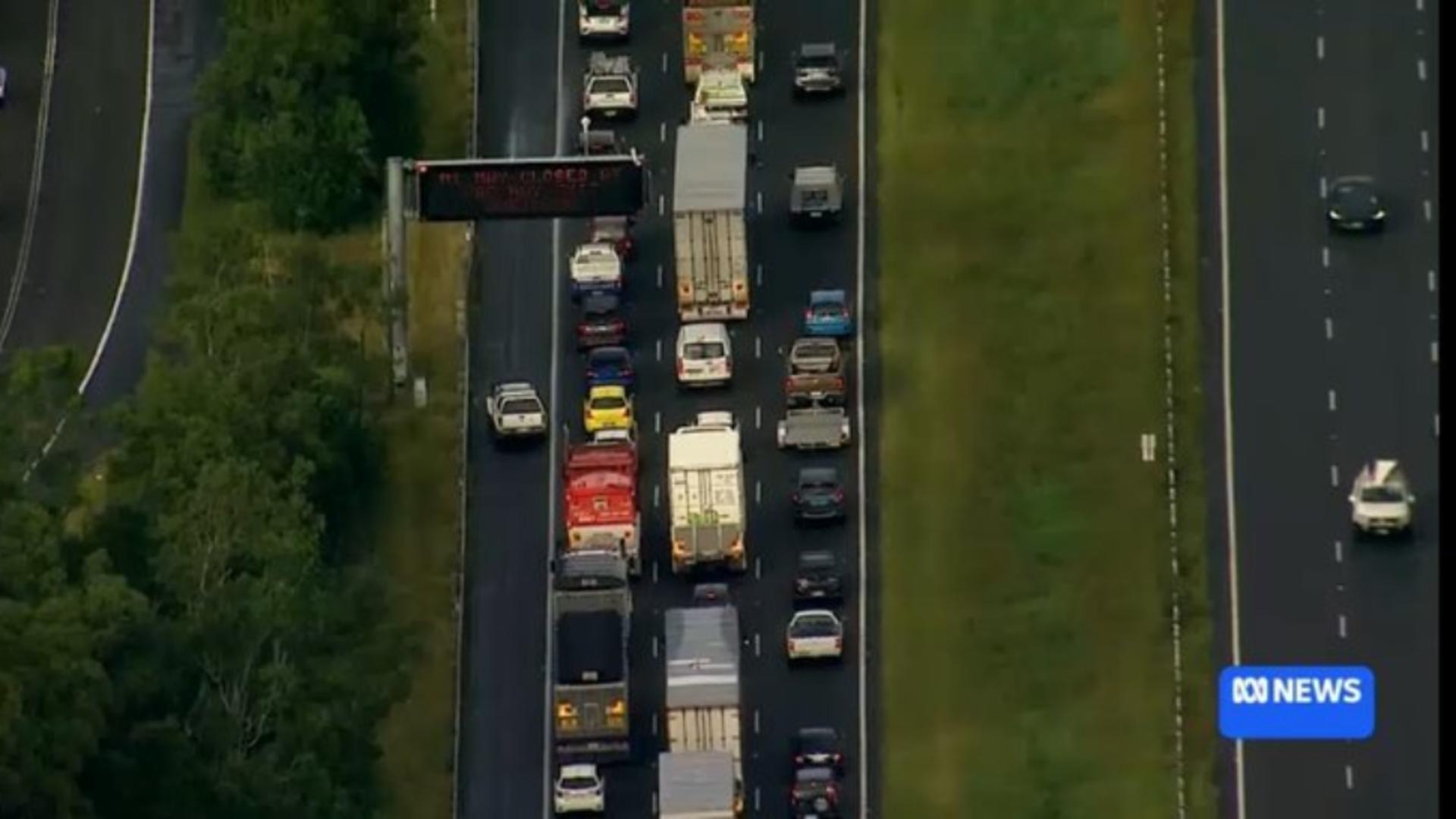 Haos rutier pe o autostradă din Australia: 750 kg de resturi metalice au provocat avarii la peste 300 de vehicule