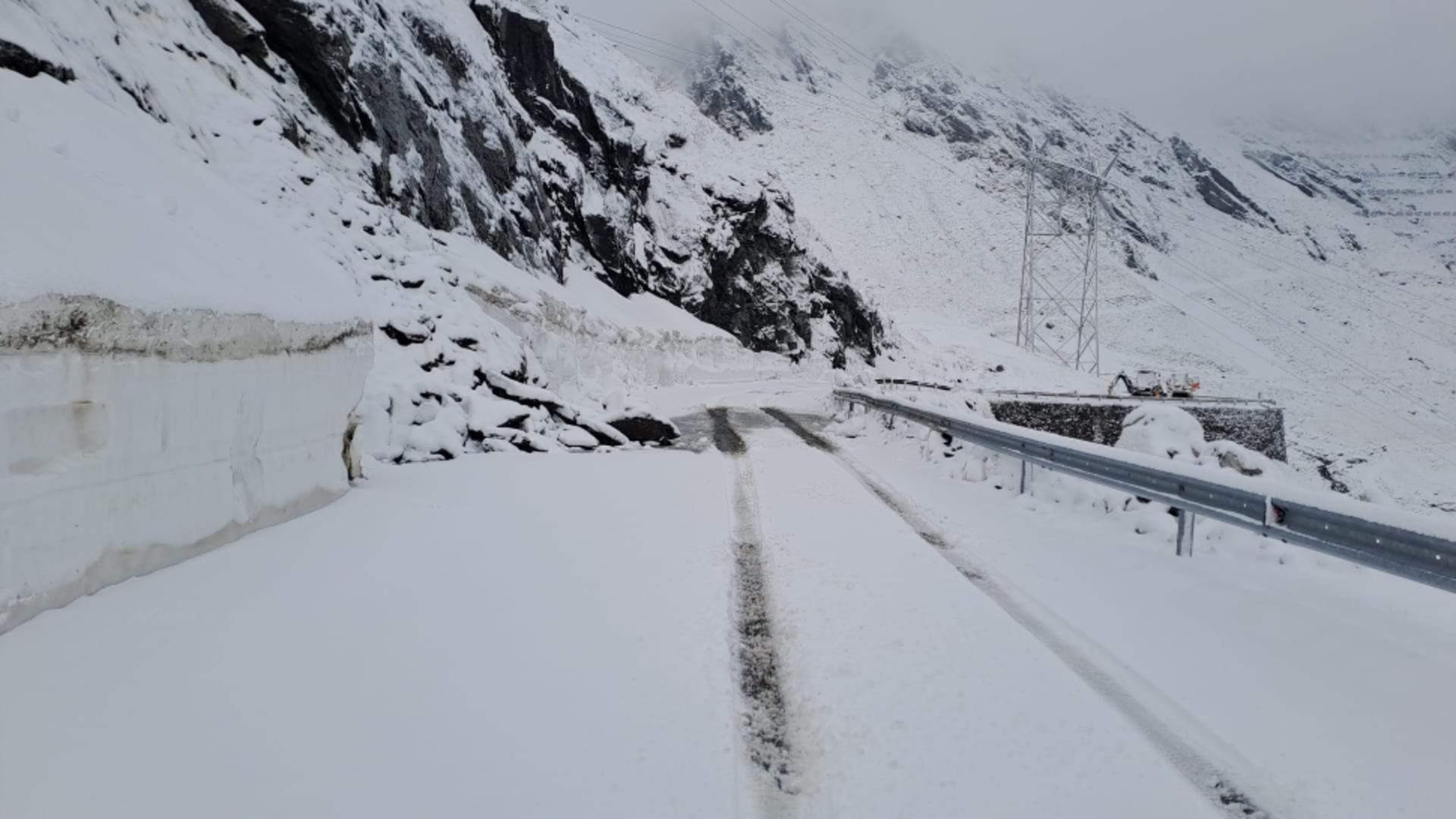 Ninsori de mai în România: zăpadă de 10 centimetri, în plină primăvară