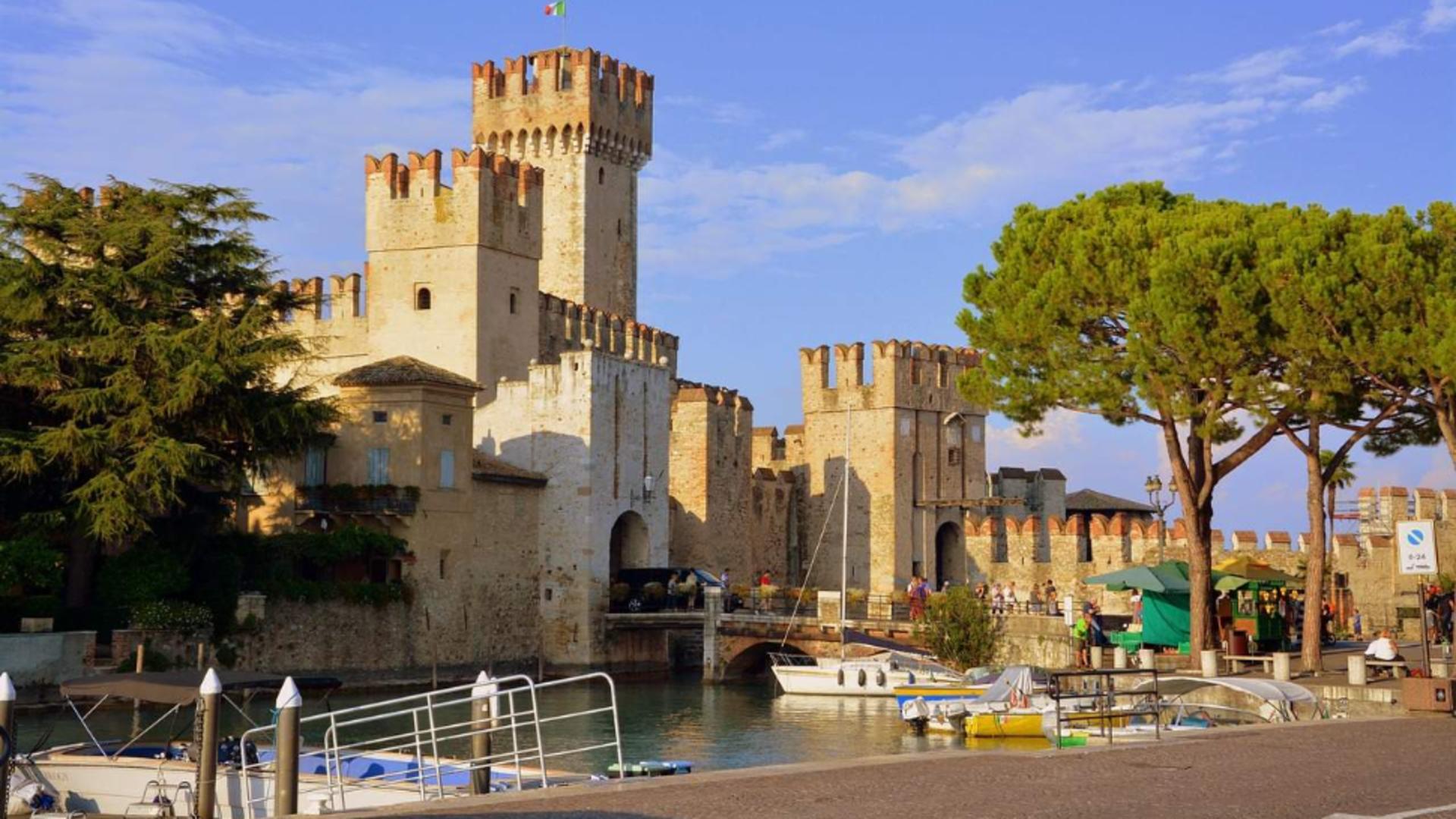 Mare aglomerație în Italia: orașul cu 8.000 de locuitori, invadat de peste 75.000 de turiști într-un singur weekend