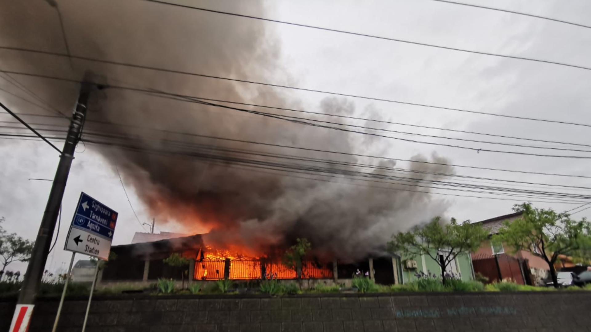 Pompierii au intervenit cu 3 autospeciale (ISU Sibiu)