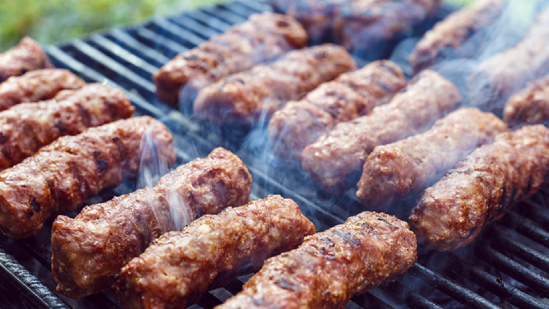Pericolul grătarelor cu flacără directă: ce spun medicii despre riscurile pentru sănătate. Ce se întâmplă cu bucățile de carne în momentul arderii?