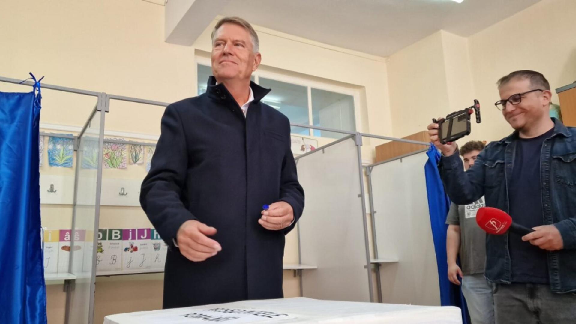Klaus Iohannis a fost să voteze: „Am avut noroc, dar am și muncit!”