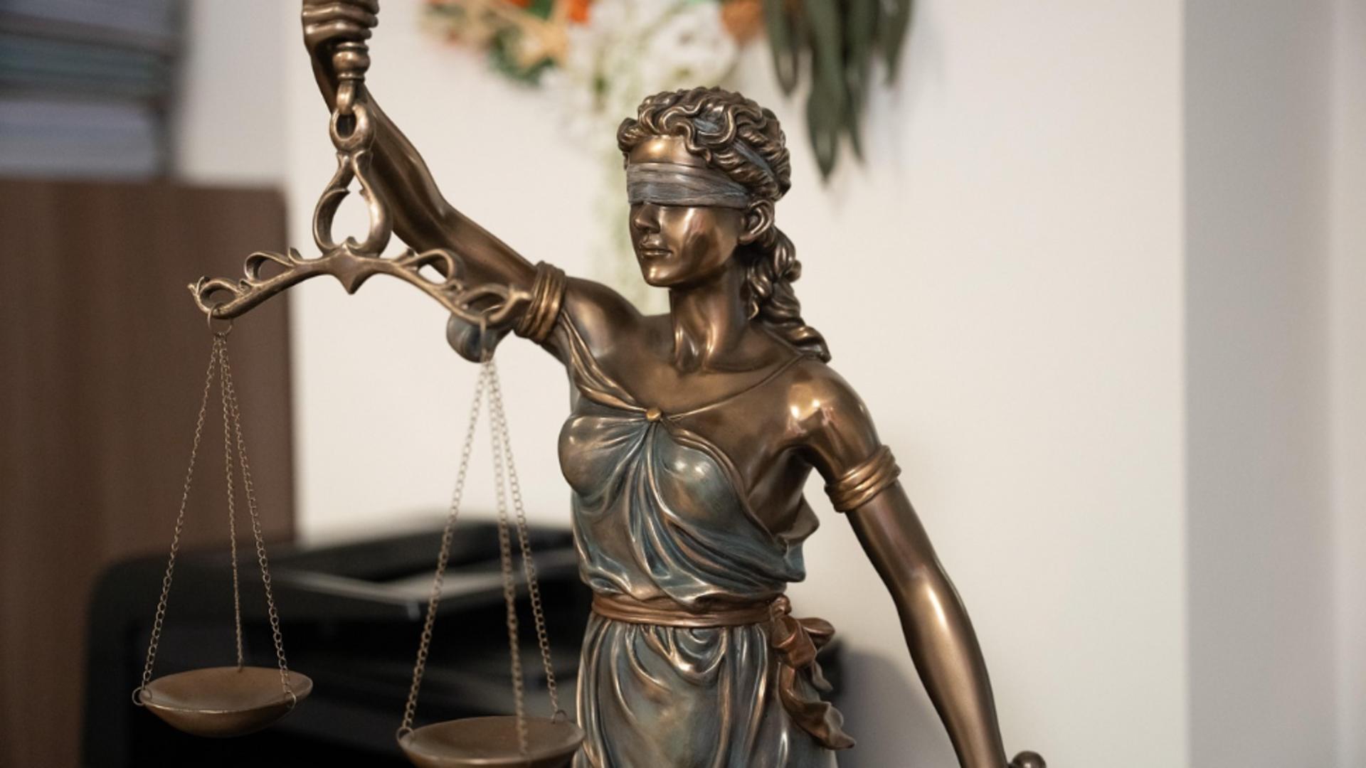 23.000 de lei PENSIE SPECIALĂ pentru un procuror de 53 de ani. Venituri URIAȘE pentru magistrați