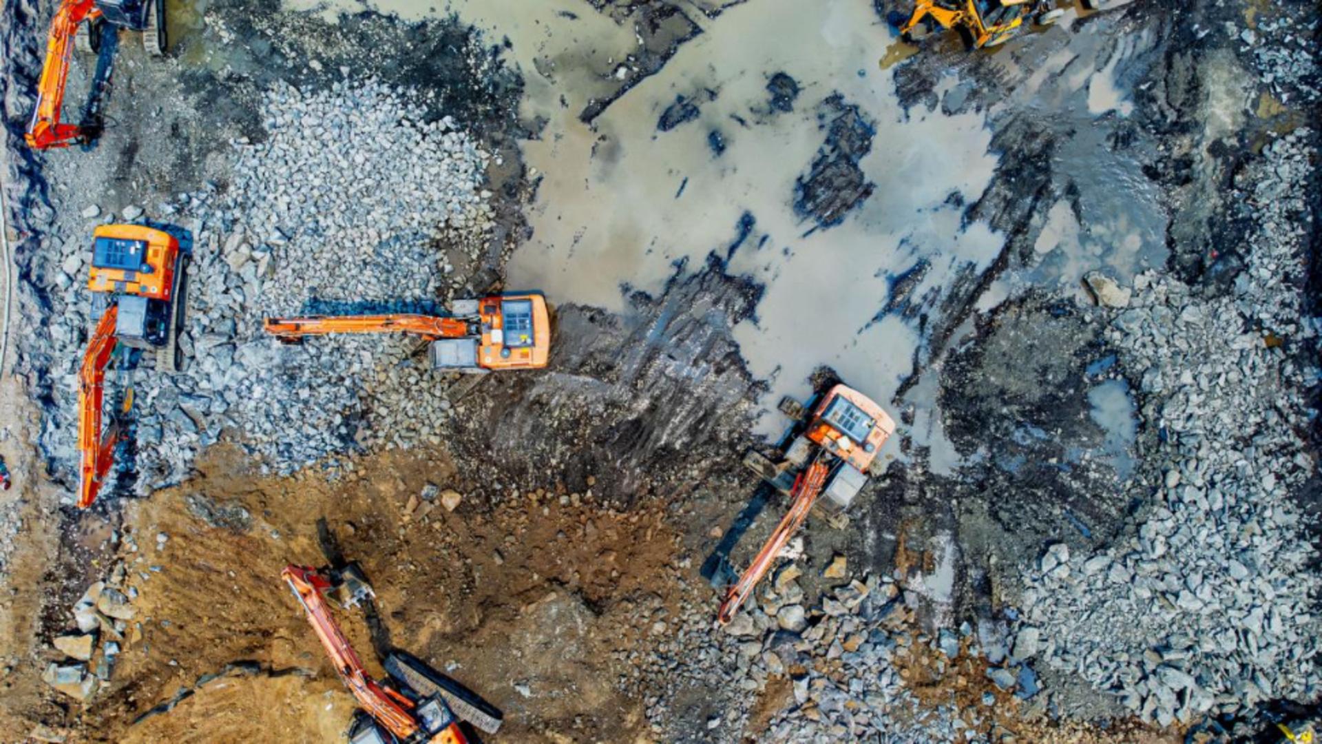 Descoperire uimitoare pe un șantier: muncitorii au dat peste un uriaș zăcământ de grafit și au fost răsplătiți cu mii de dolari