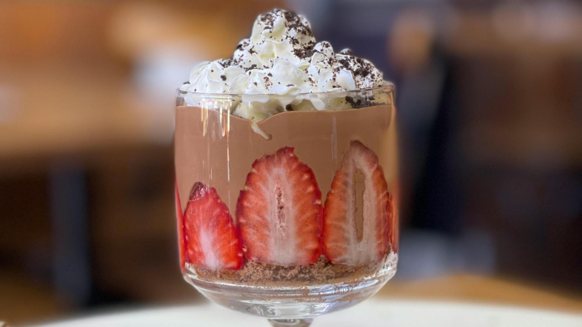 Desert rapid. Mousse de ciocolată cu migdale