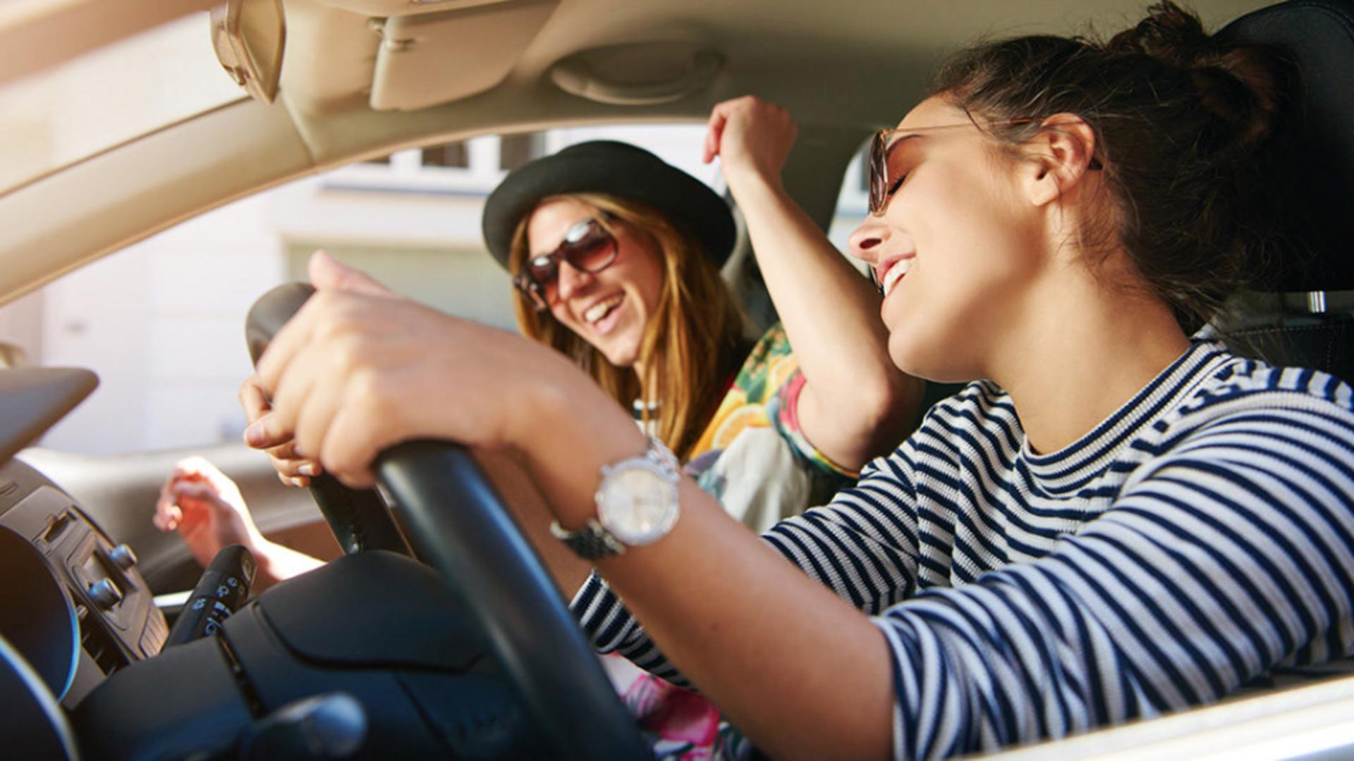 O melodie românească a ajuns prima în topul celor mai periculoase melodii pentru șoferi