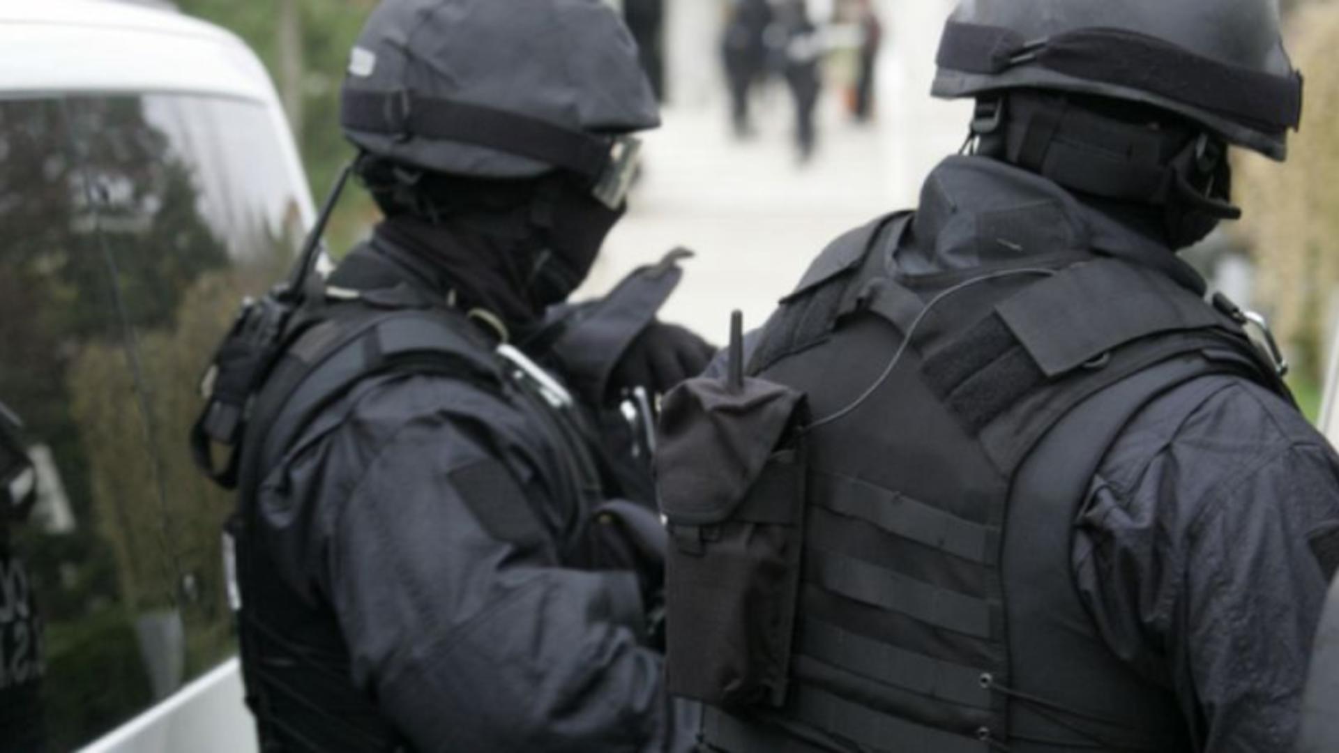 Percheziţii de amploare în Bucureşti şi nouă judeţe din țară, într-un mega dosar ce vizează falsificarea de documente