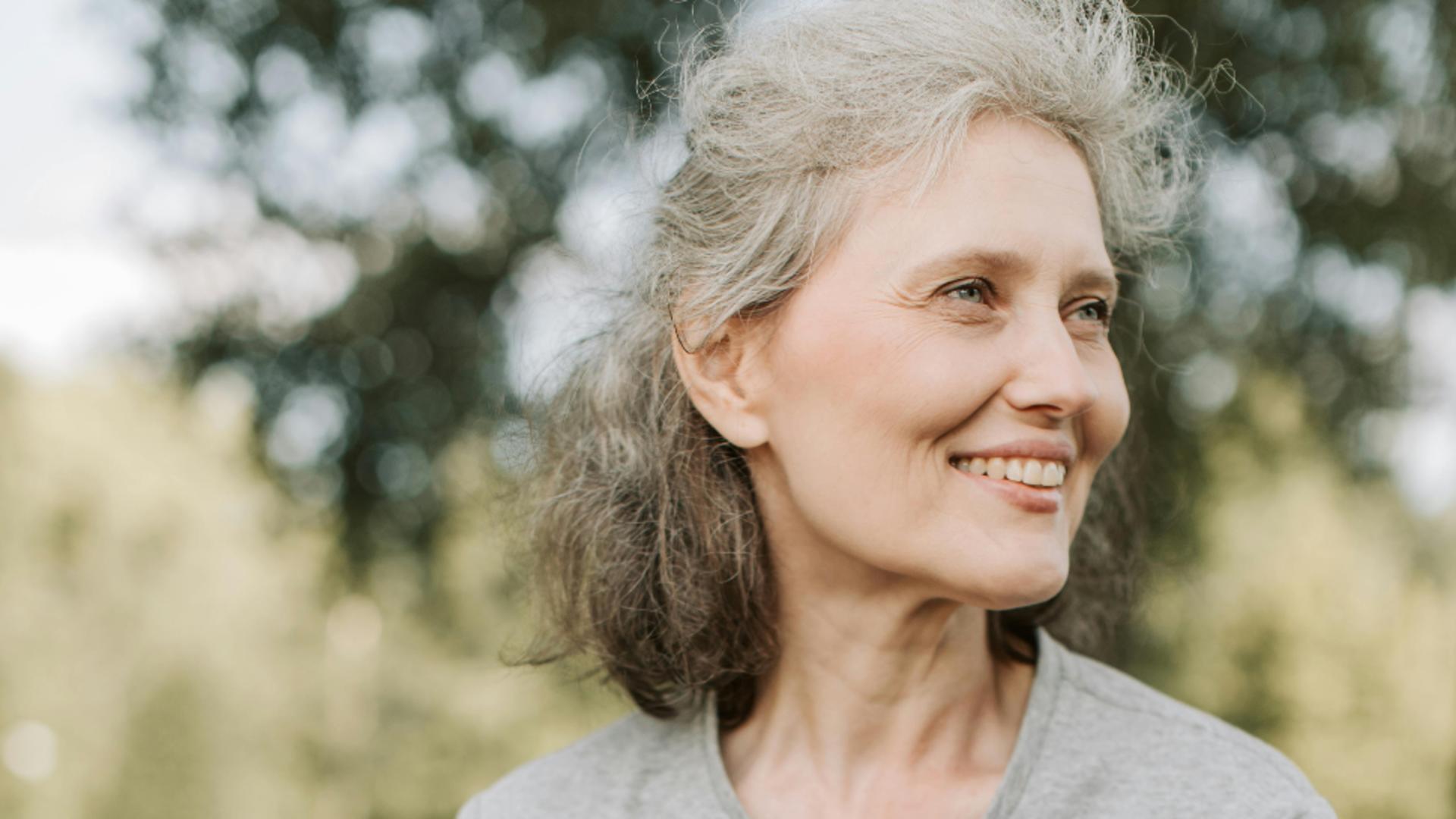 5 moduri de a preveni albirea părului, potrivit experților