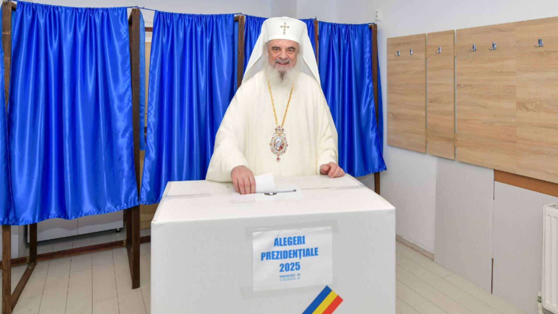 Patriarhul Bisericii Ortodoxe Române, a votat duminică în Turul II al alegerilor prezidențiale