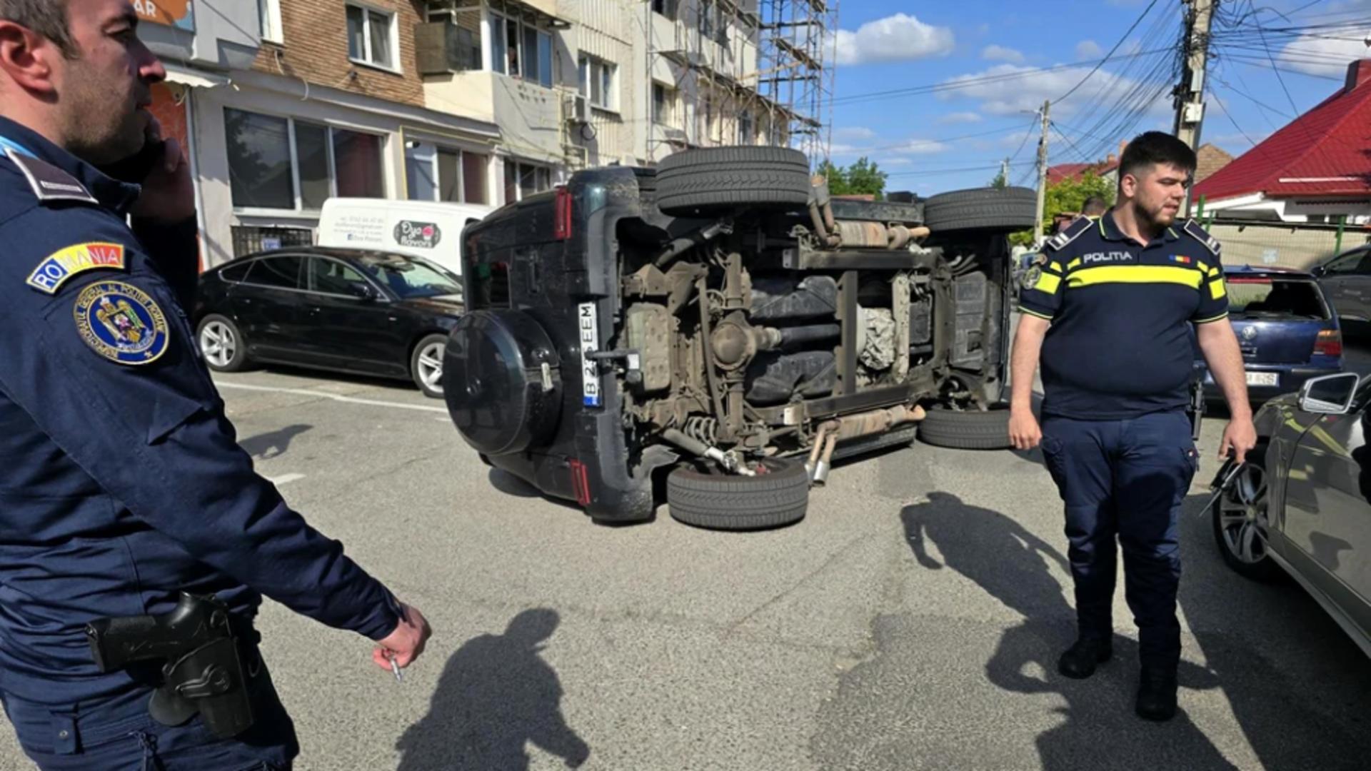Accidentul a avut loc luni,12 mai, în jurul orei 16.45, pe strada Trandafirilor și s-a soldat doar cu pagube materiale