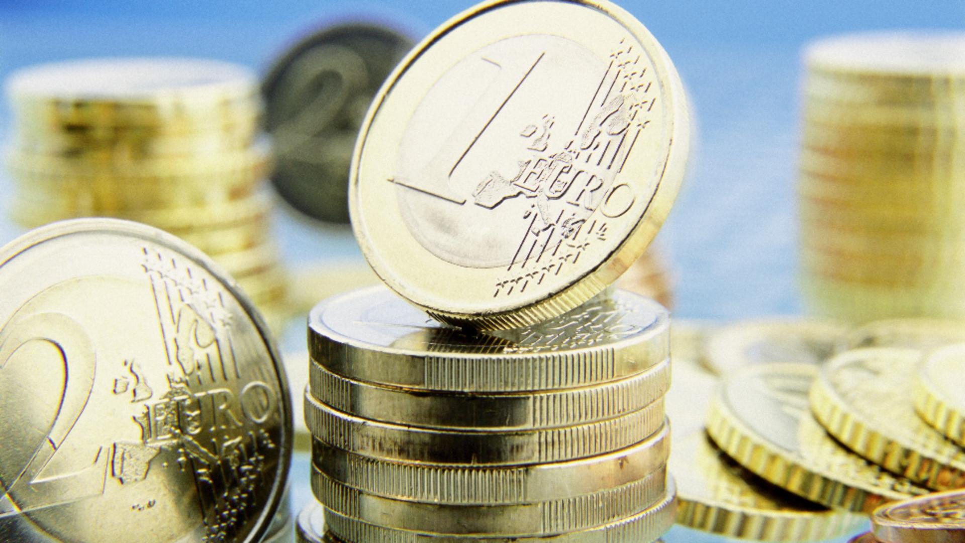 Premieră! Euro a DEPĂȘIT pragul de 5 lei la cursul oficial al BNR. Cum se va reflecta creșterea în buzunarele românilor 