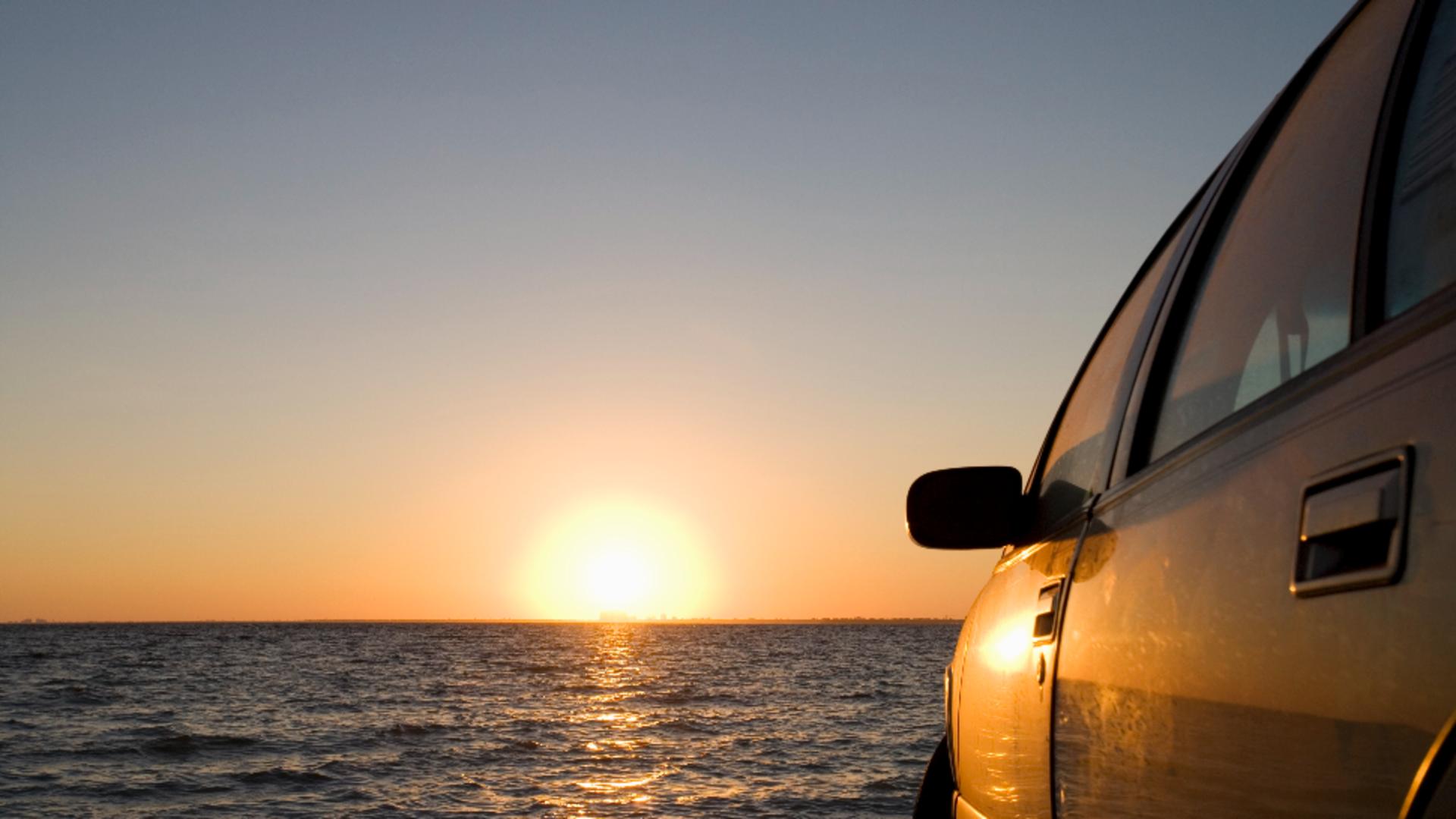 AMENZI usturătoare pentru persoanele care au intrat cu mașina pe plajă, în minivacanța de 1 Mai/Profimedia