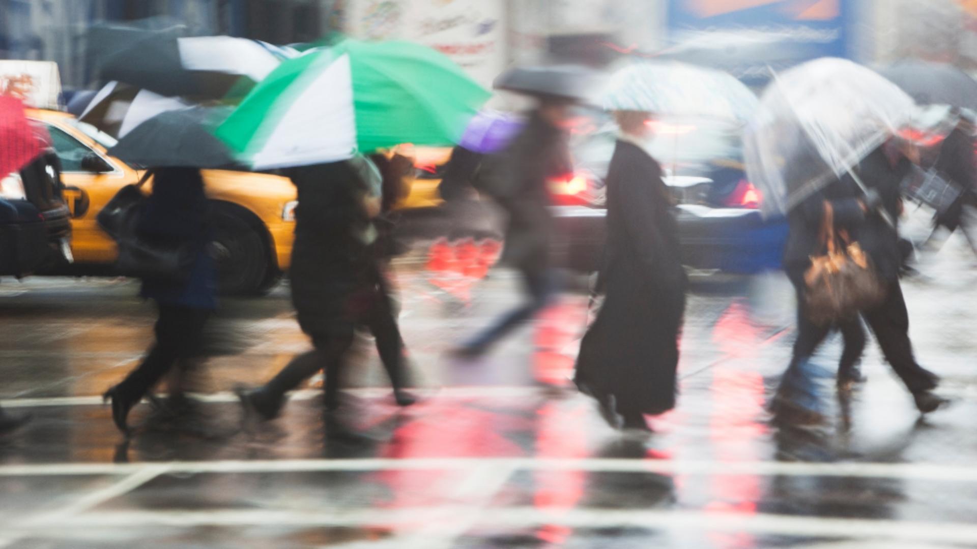 Vremea schimbă foaia și în Capitală! De vineri, temperaturile scad brusc și sunt așteptate ploi: prognoza meteo specială pentru București Profimedia