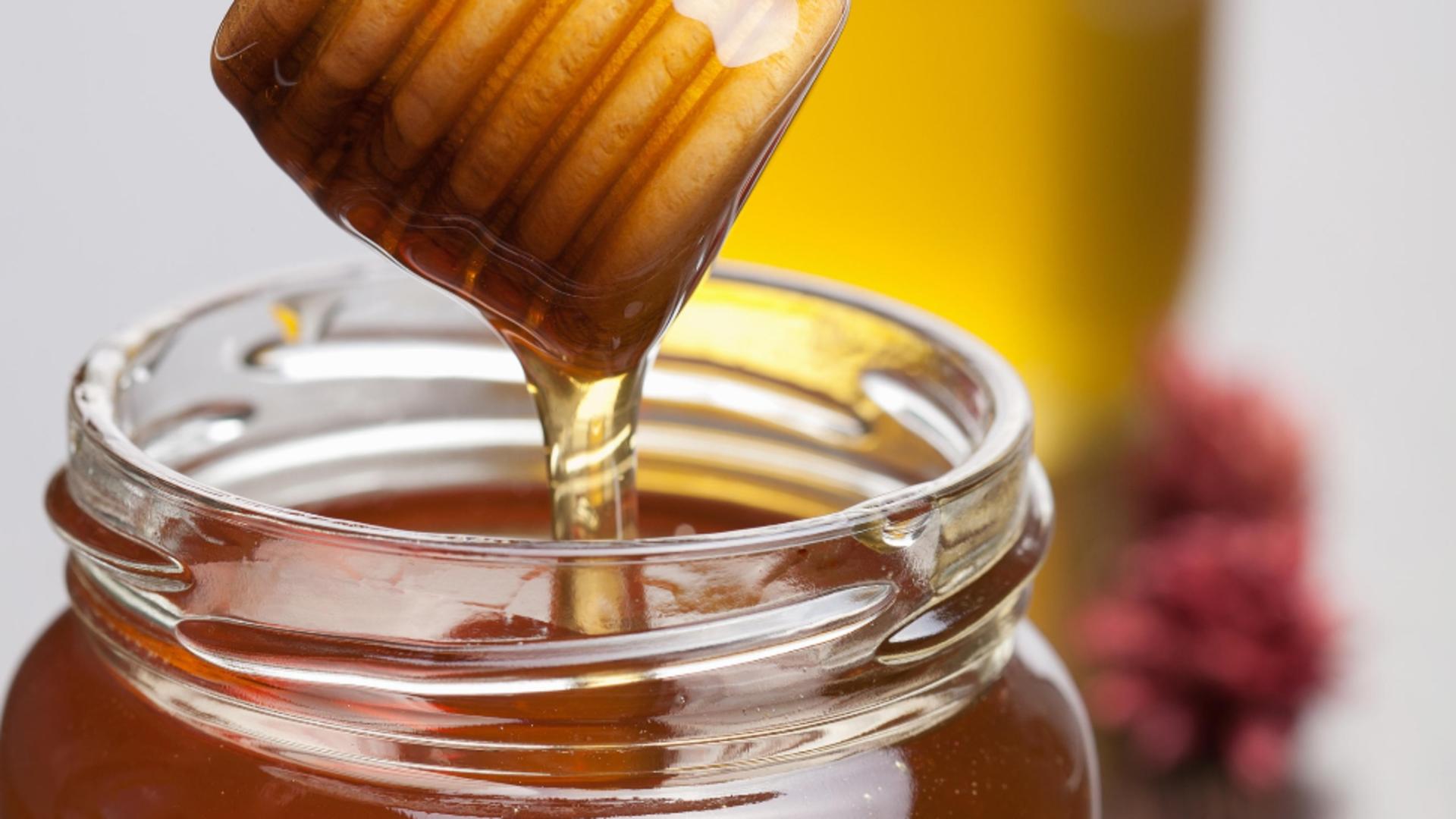 5 trucuri pentru a recunoaște mierea autentică de cea contrafăcută /Profimedia