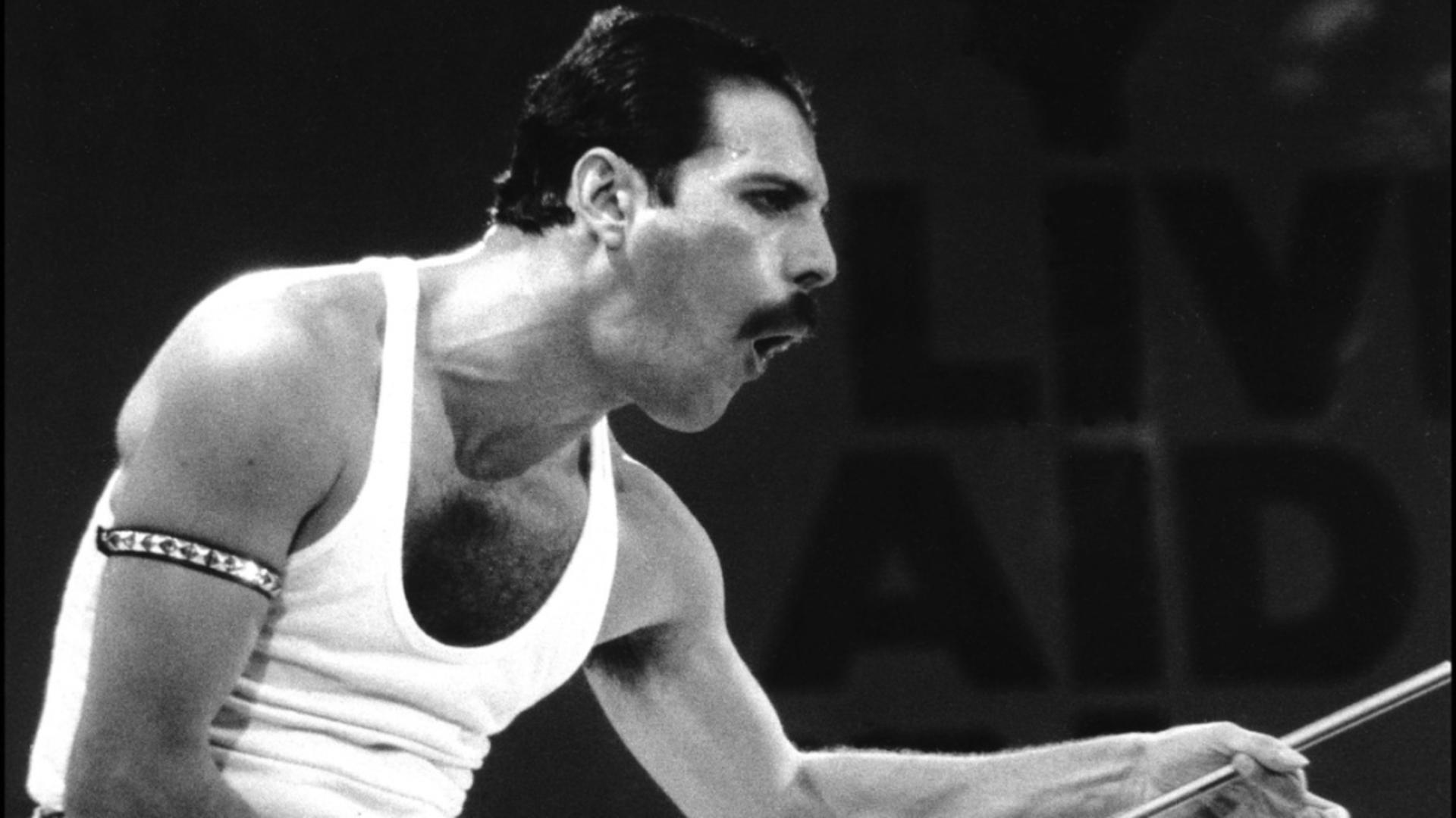 Freddy Mercury în 1985, la celebrul concert Live Aid (Profimedia)
