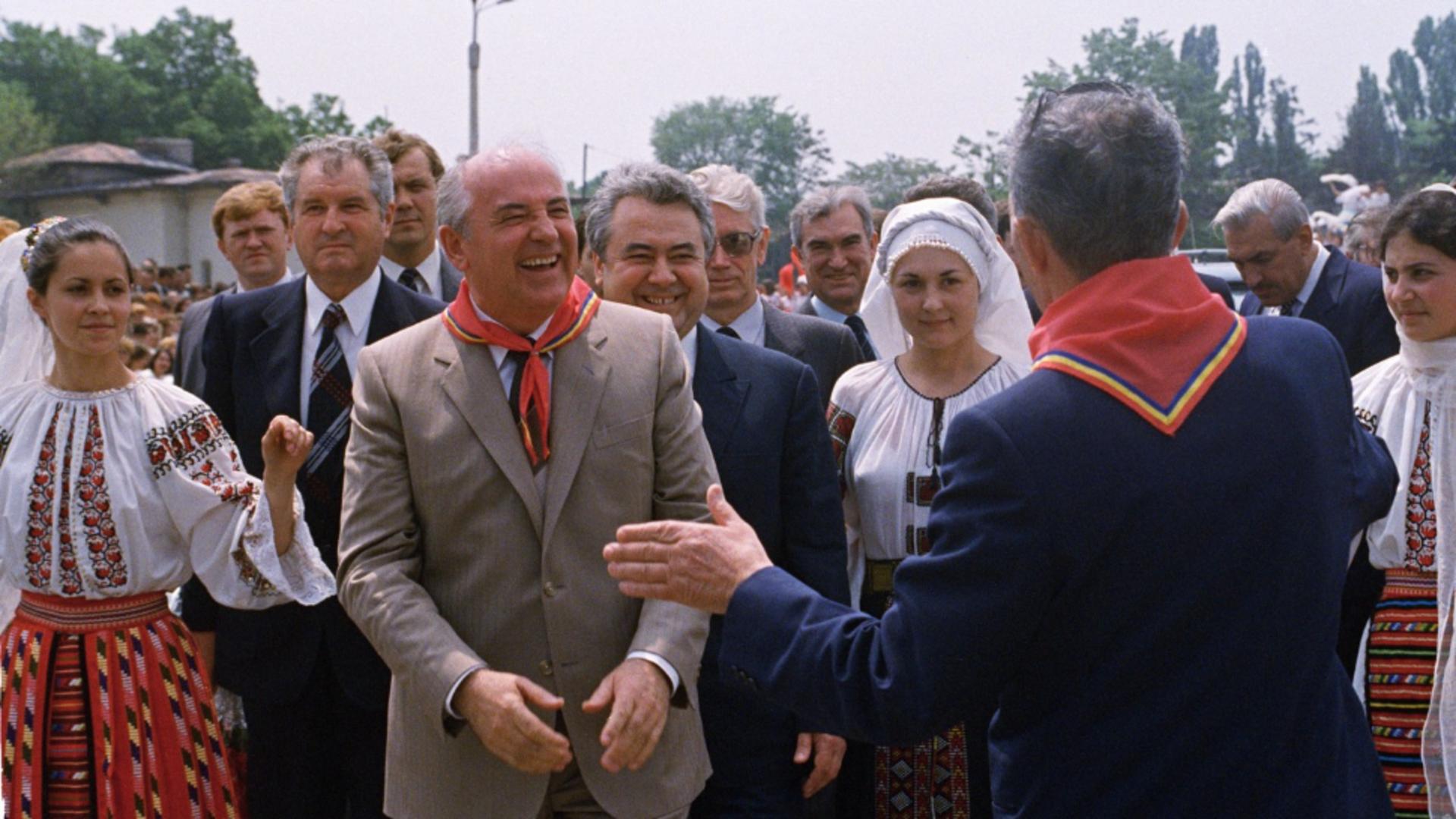 Ceaușescu a fost deranjat de simpatia arătată lui Gorbaciov (Profimedia)