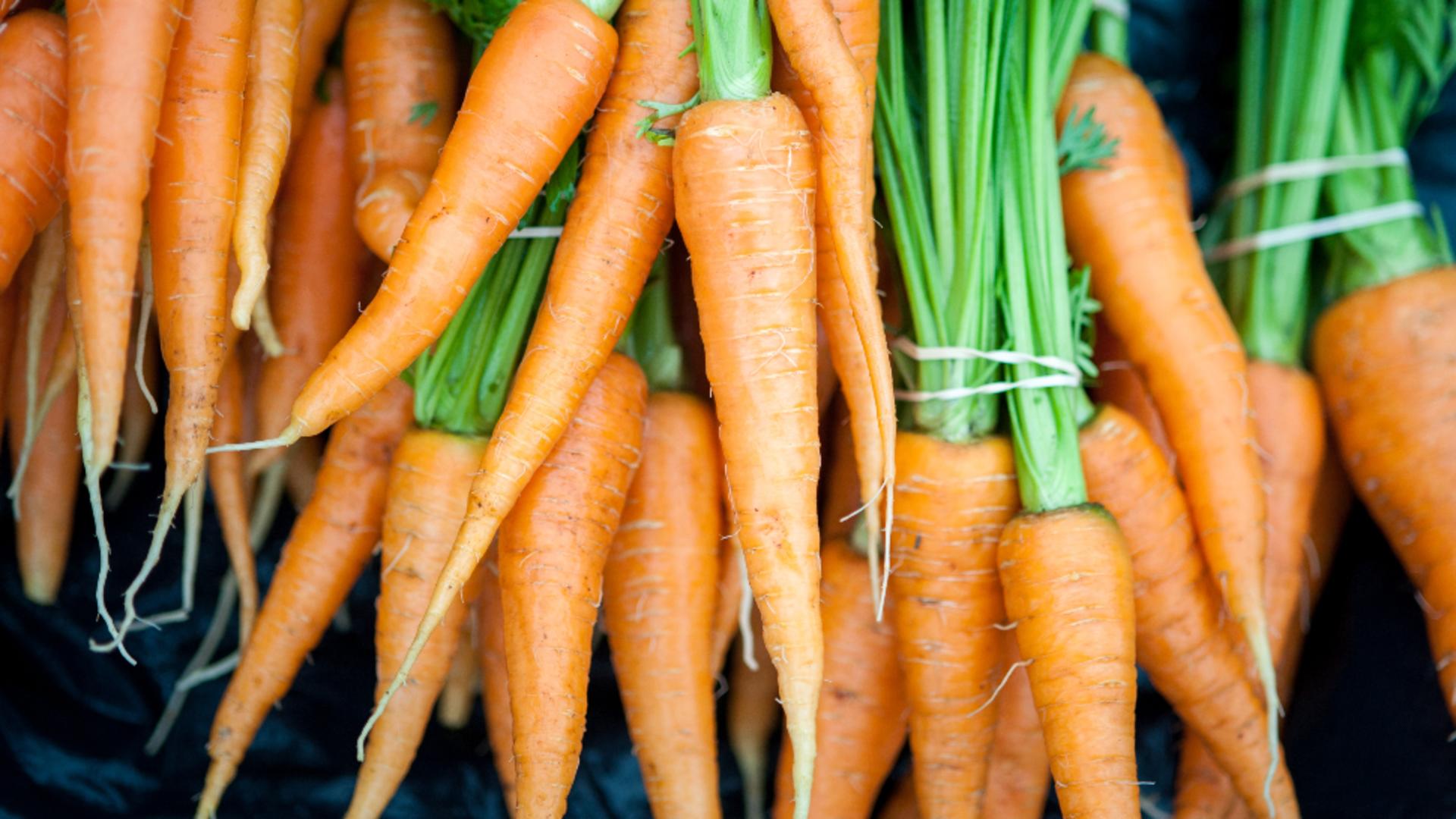 Ce trebuie să punem la rădăcina morcovilor pentru o recoltă bogată și extrem de sănătoasă: luna mai este ideală pentru a face asta/Profimedia