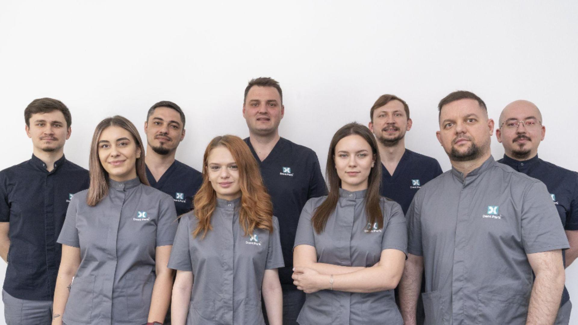 Soluția modernă pentru o dantură stabilă: Dinți ficși pe implanturi dentare