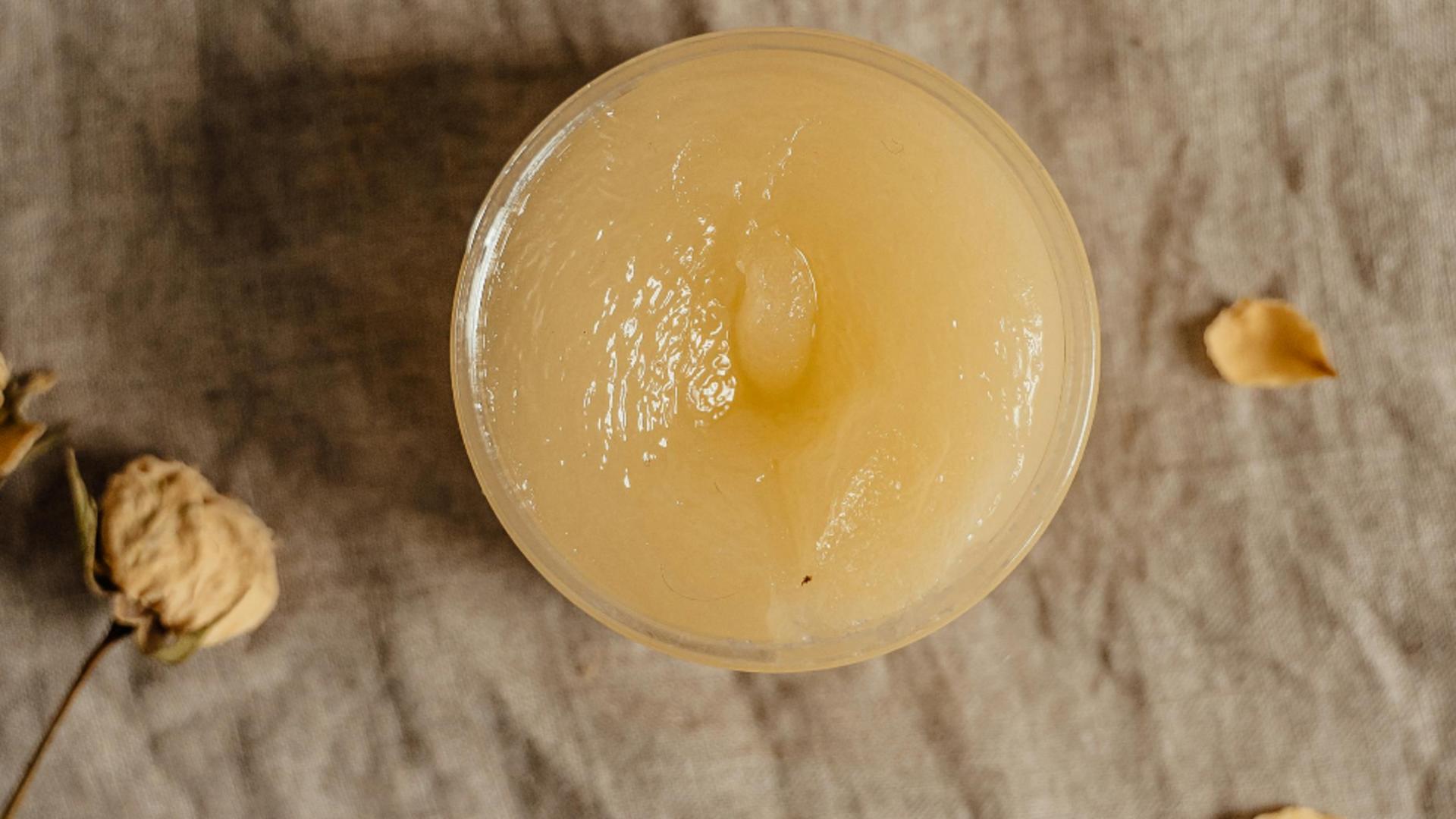 Unguentul care calmează durerile cauzate de artrită. Se prepară doar din ingrediente naturale