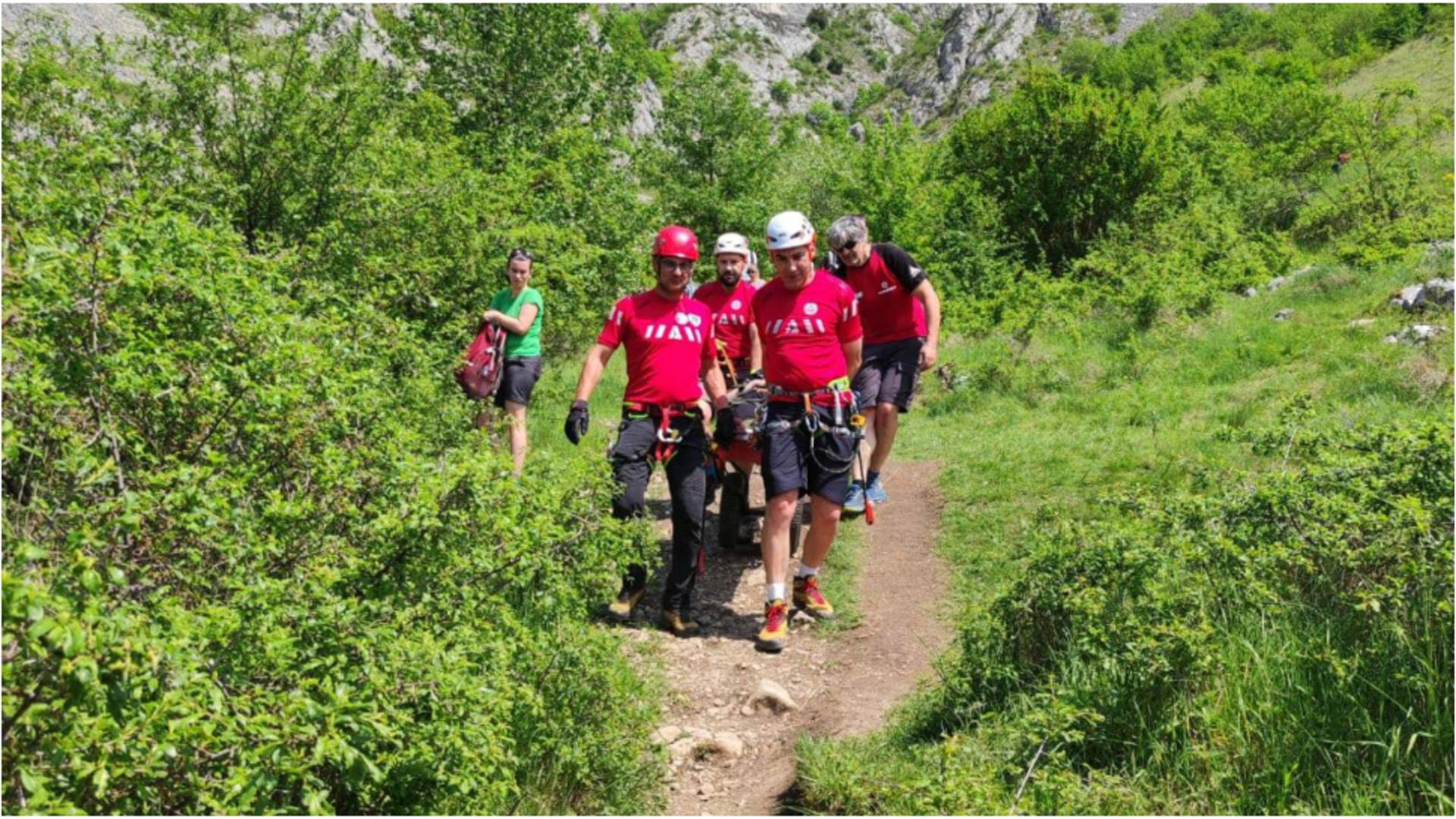 Salvamontiștii din Alba intervin pentru recuperarea a trei turiști. FOTO: Facebook