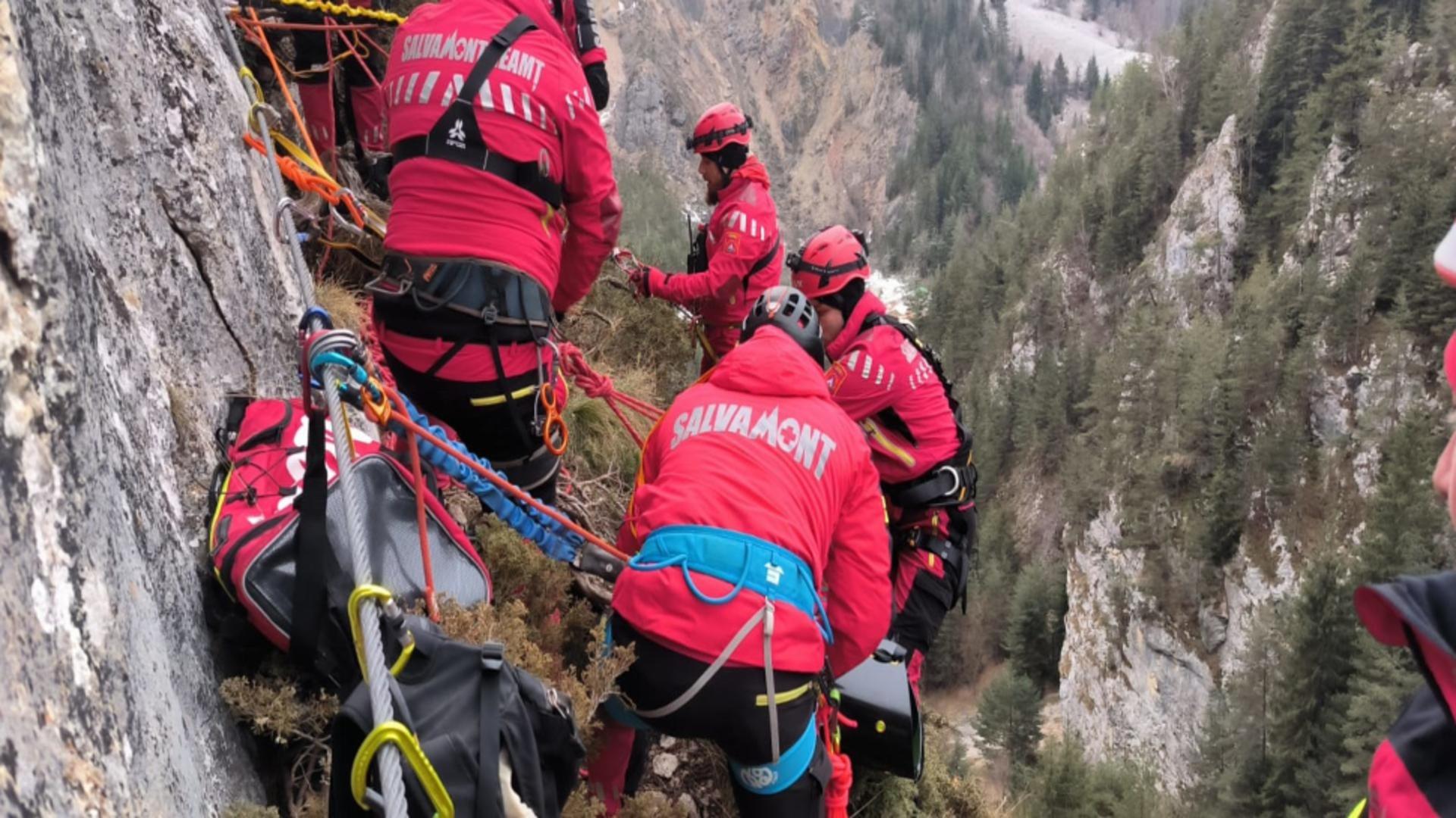 Salvamontiștii, misiuni contracronometru: un bărbat, găsit mort în Munții Bihor, o femeie salvată la Sinaia/ Arhivă foto